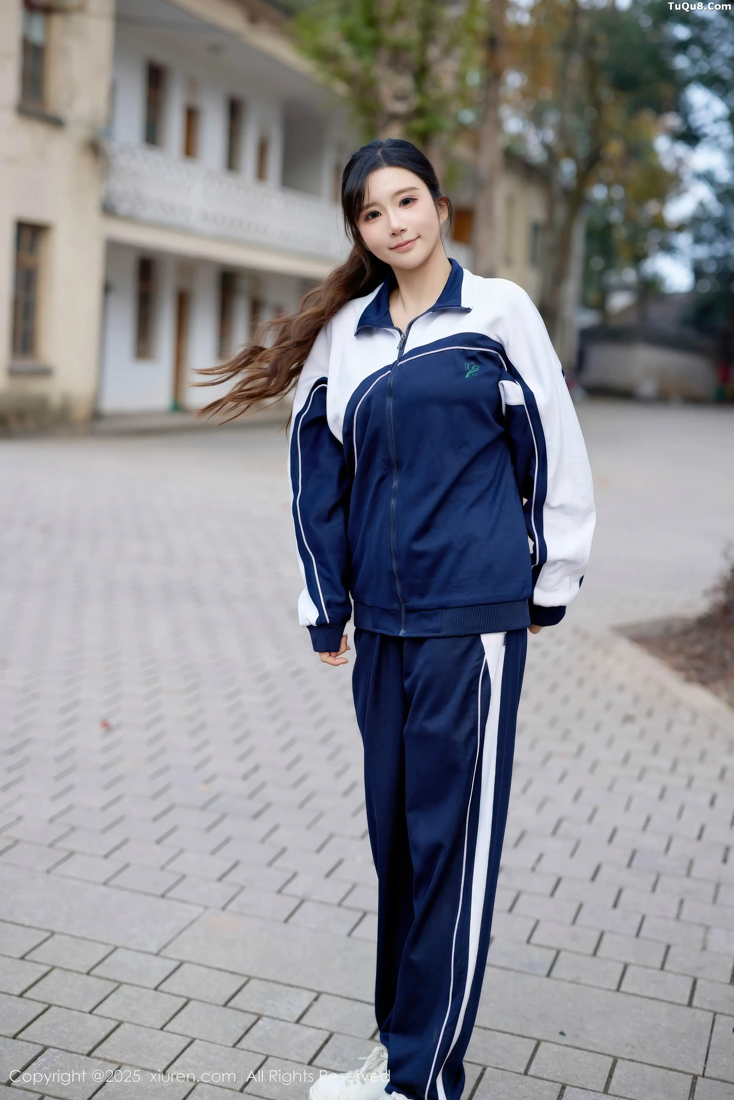 2kmn.vip_[XiuRen秀人网]No.11103_模特小肉肉咪性感学生装露红色内衣配黑丝网袜秀凹凸身材写真72P