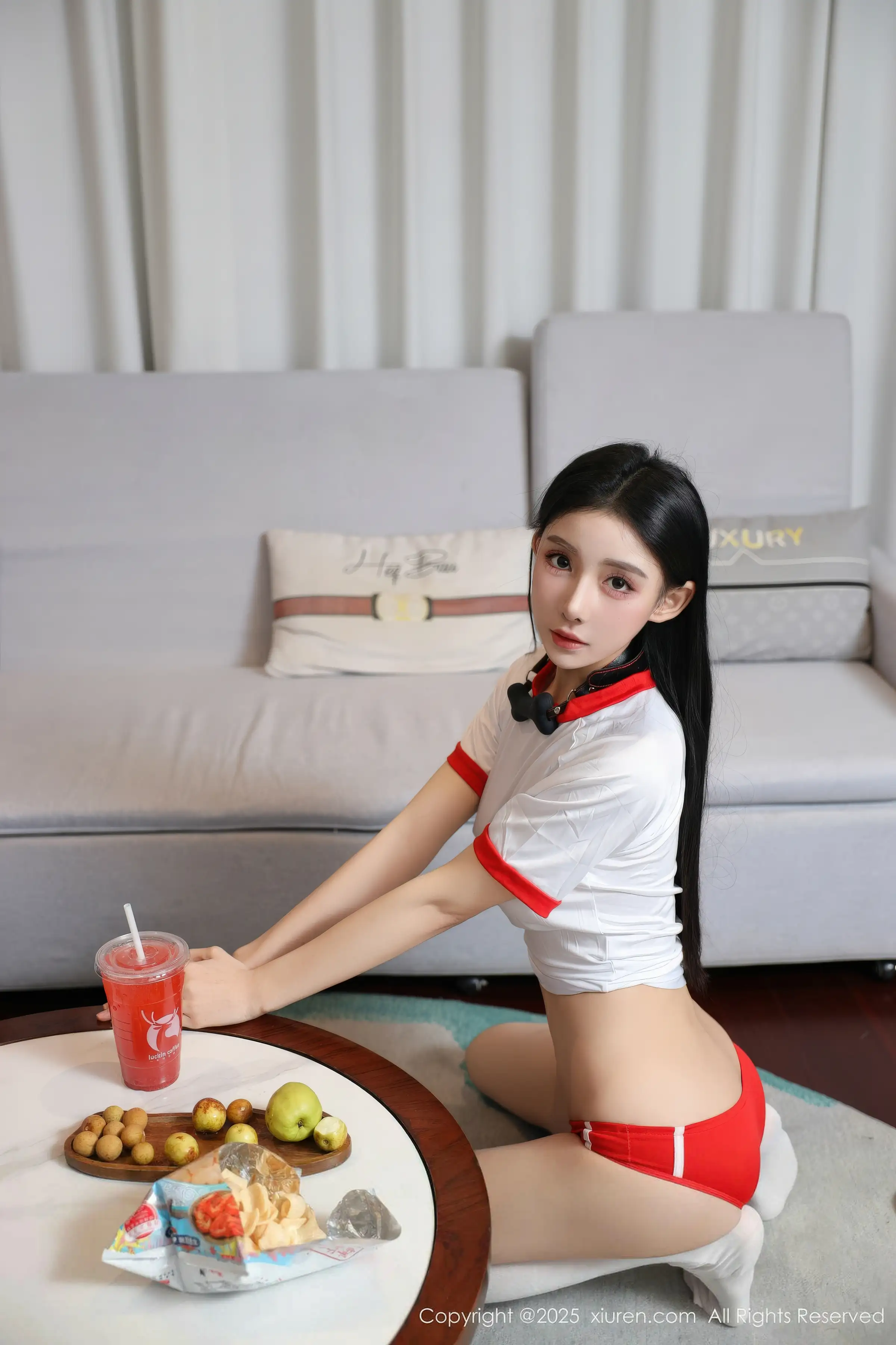 2kmn.vip_[XiuRen秀人网]No.11110_新人模特许微微呀性感白色T恤配白色丝袜秀丰腴身材诱惑写真86P