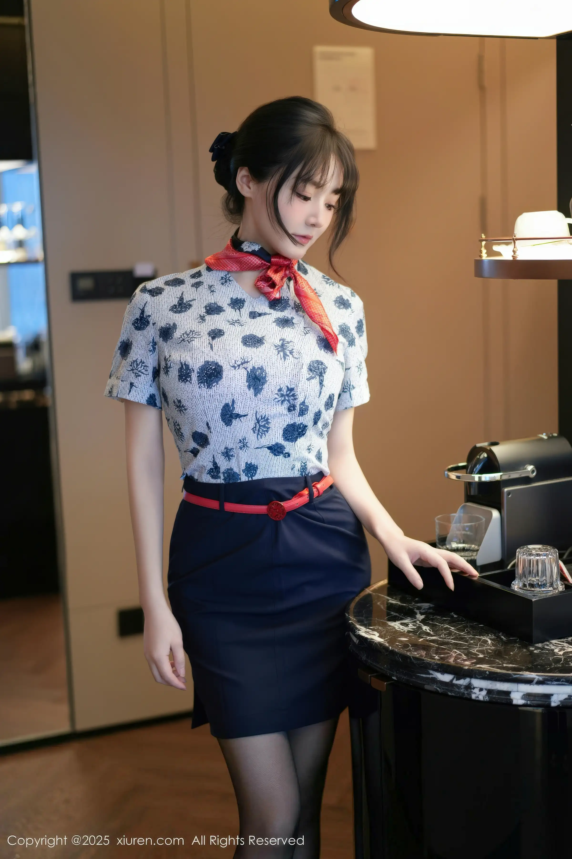 2kmn.vip_[XiuRen秀人网]No.11115_模特沈南汐RuRu性感空姐制服露灰色内衣秀凹凸身材诱惑写真80P