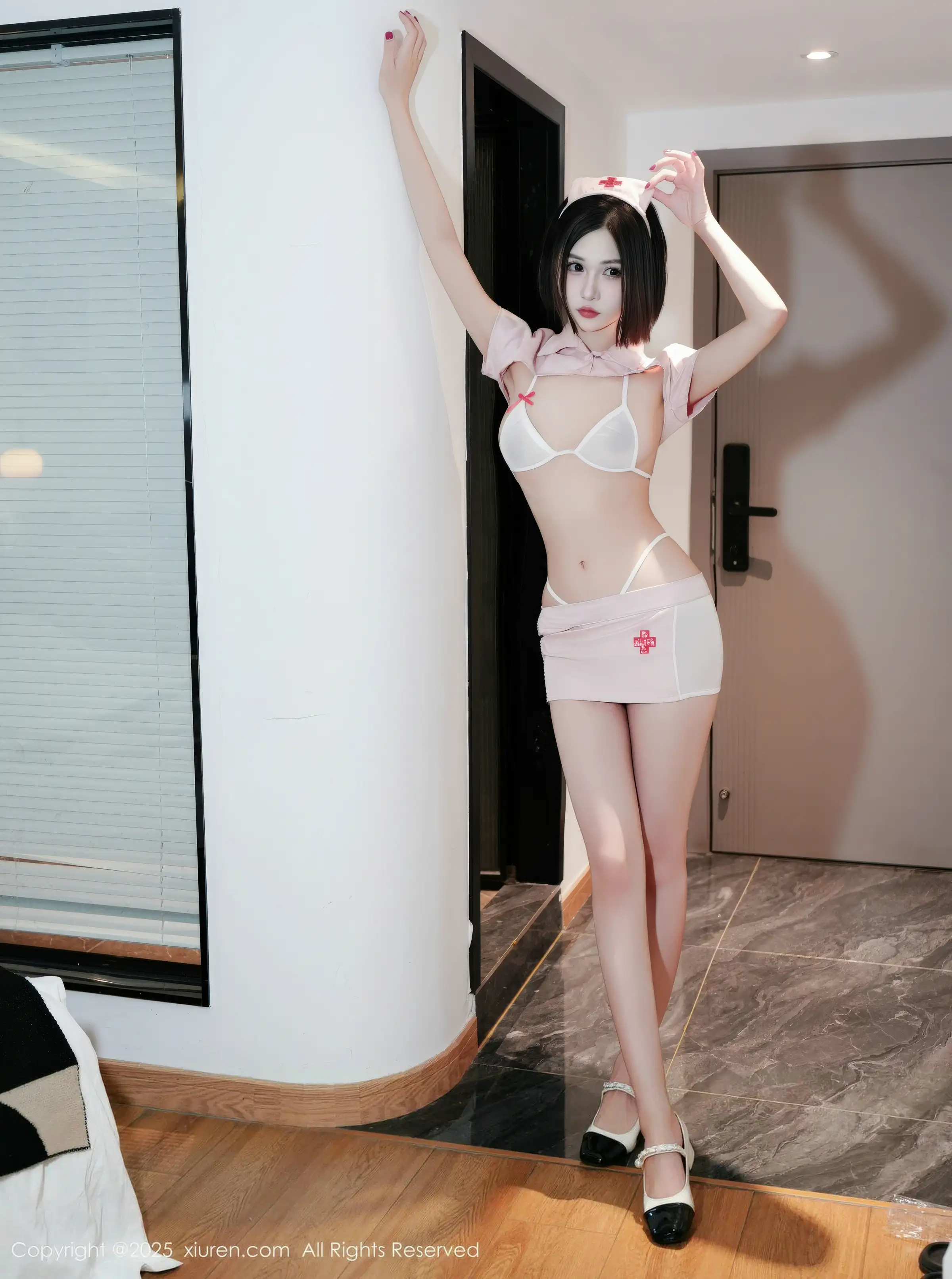 2kmn.vip_[XiuRen秀人网]No.11111_模特奶芙酱-EVA性感粉色护士制服露白色内衣秀完美身材诱惑写真60P