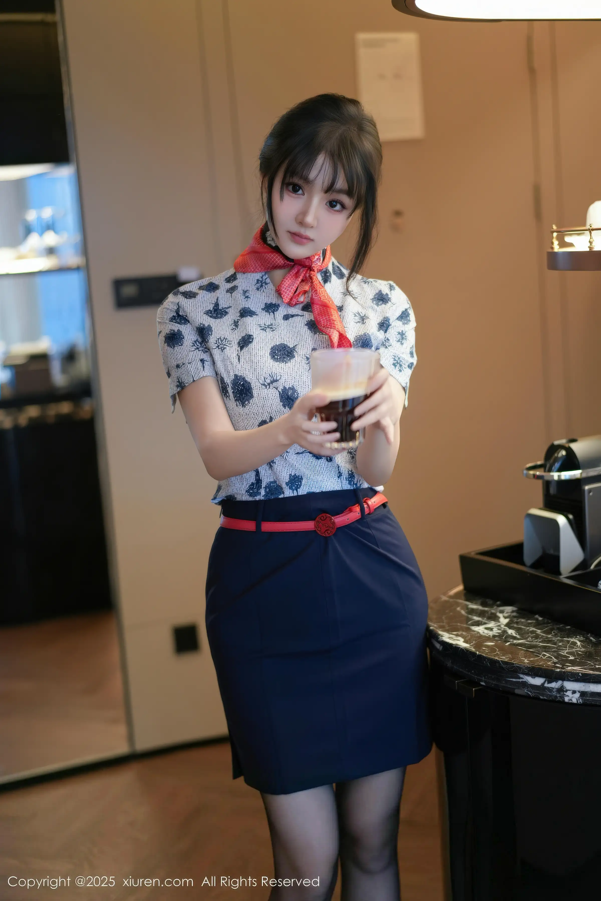 2kmn.vip_[XiuRen秀人网]No.11115_模特沈南汐RuRu性感空姐制服露灰色内衣秀凹凸身材诱惑写真80P