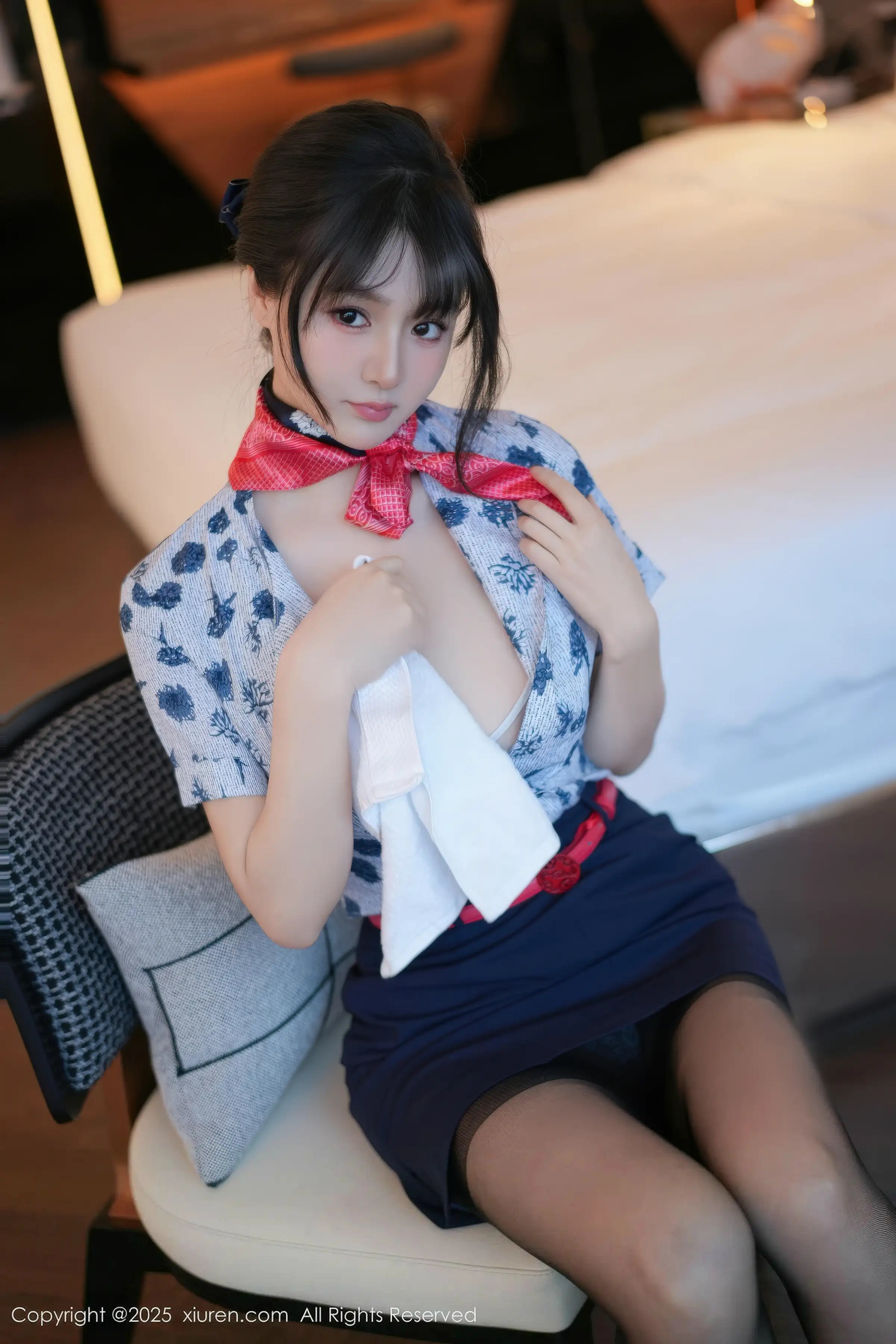 2kmn.vip_[XiuRen秀人网]No.11115_模特沈南汐RuRu性感空姐制服露灰色内衣秀凹凸身材诱惑写真80P