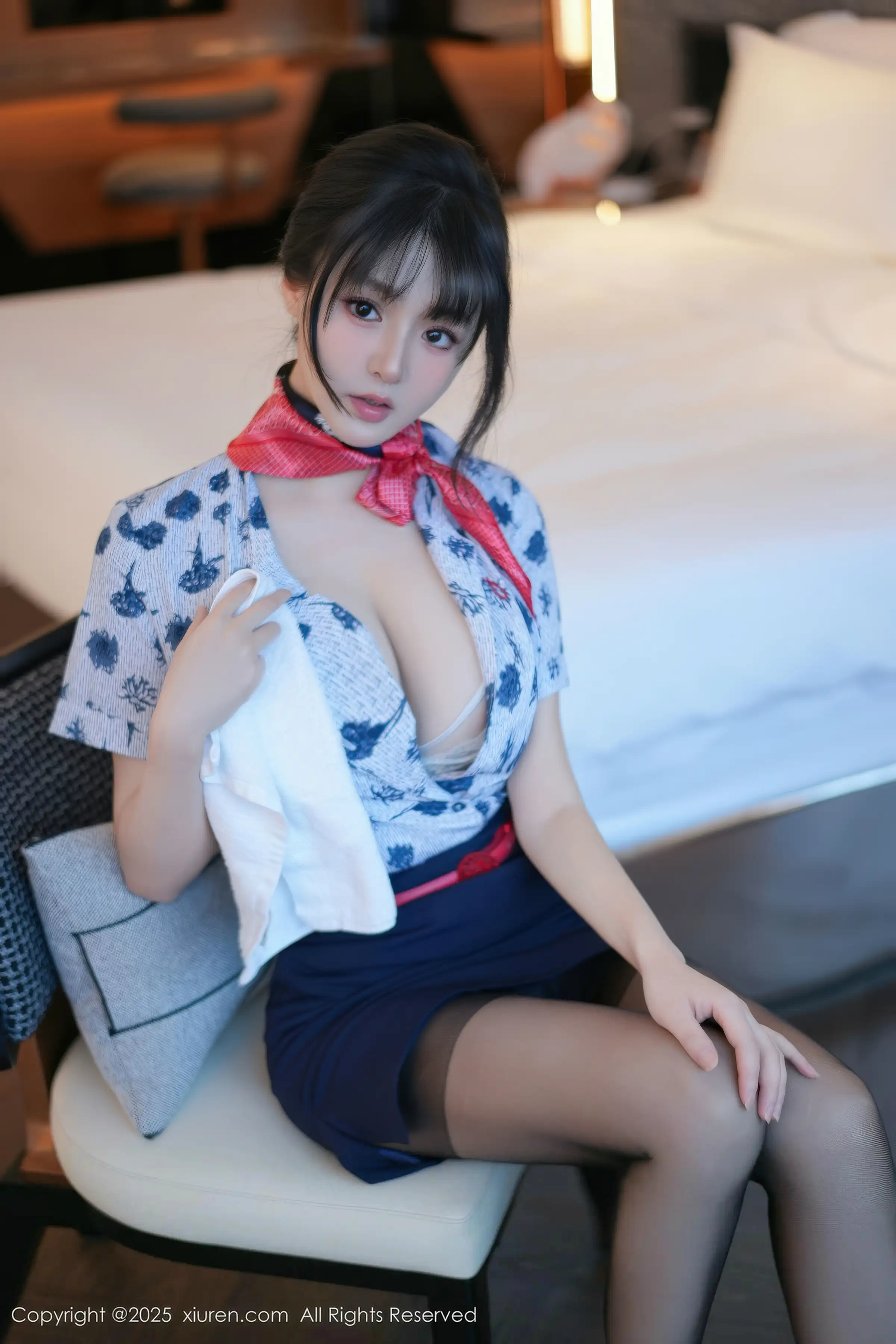 2kmn.vip_[XiuRen秀人网]No.11115_模特沈南汐RuRu性感空姐制服露灰色内衣秀凹凸身材诱惑写真80P