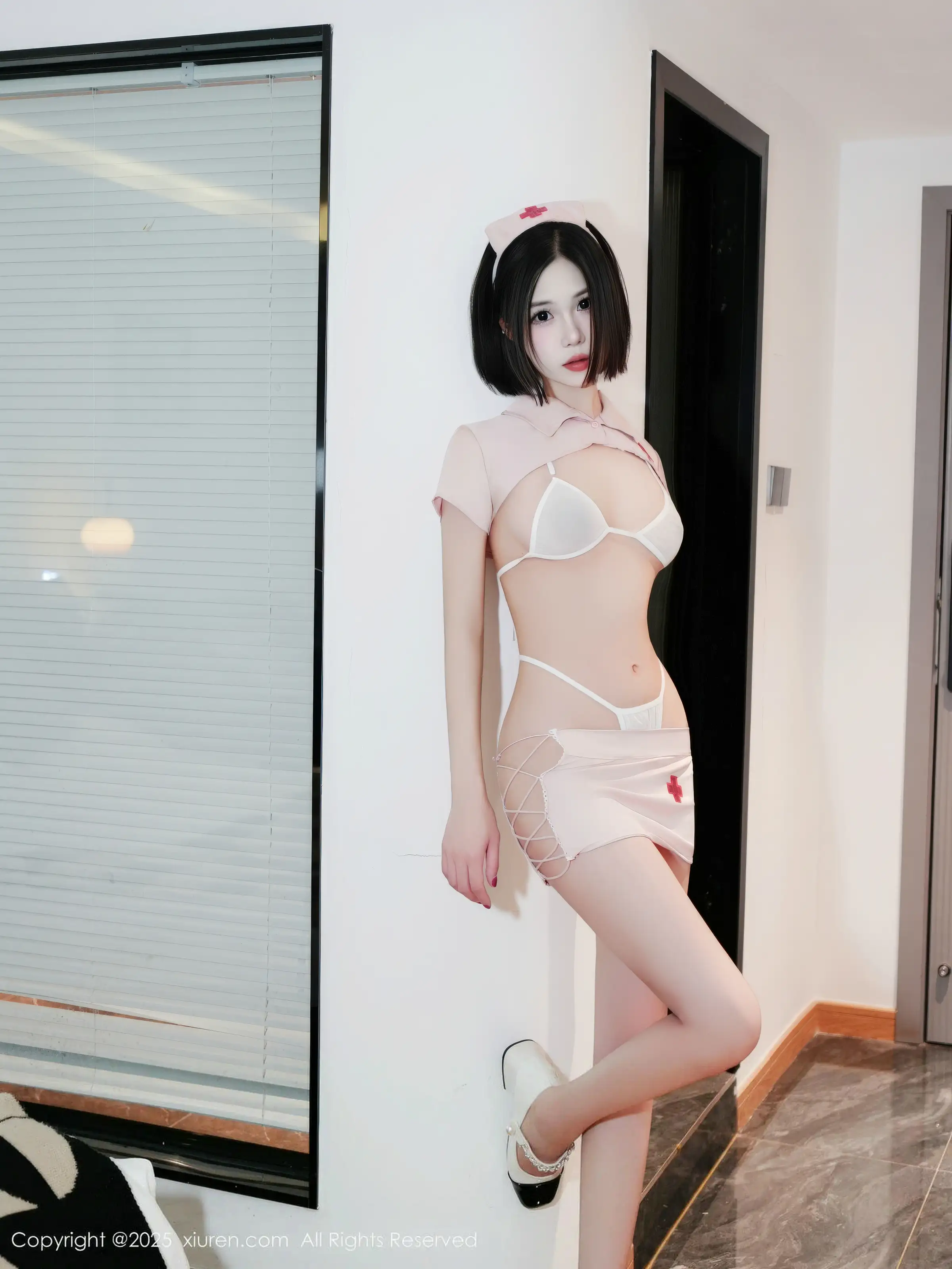 2kmn.vip_[XiuRen秀人网]No.11111_模特奶芙酱-EVA性感粉色护士制服露白色内衣秀完美身材诱惑写真60P