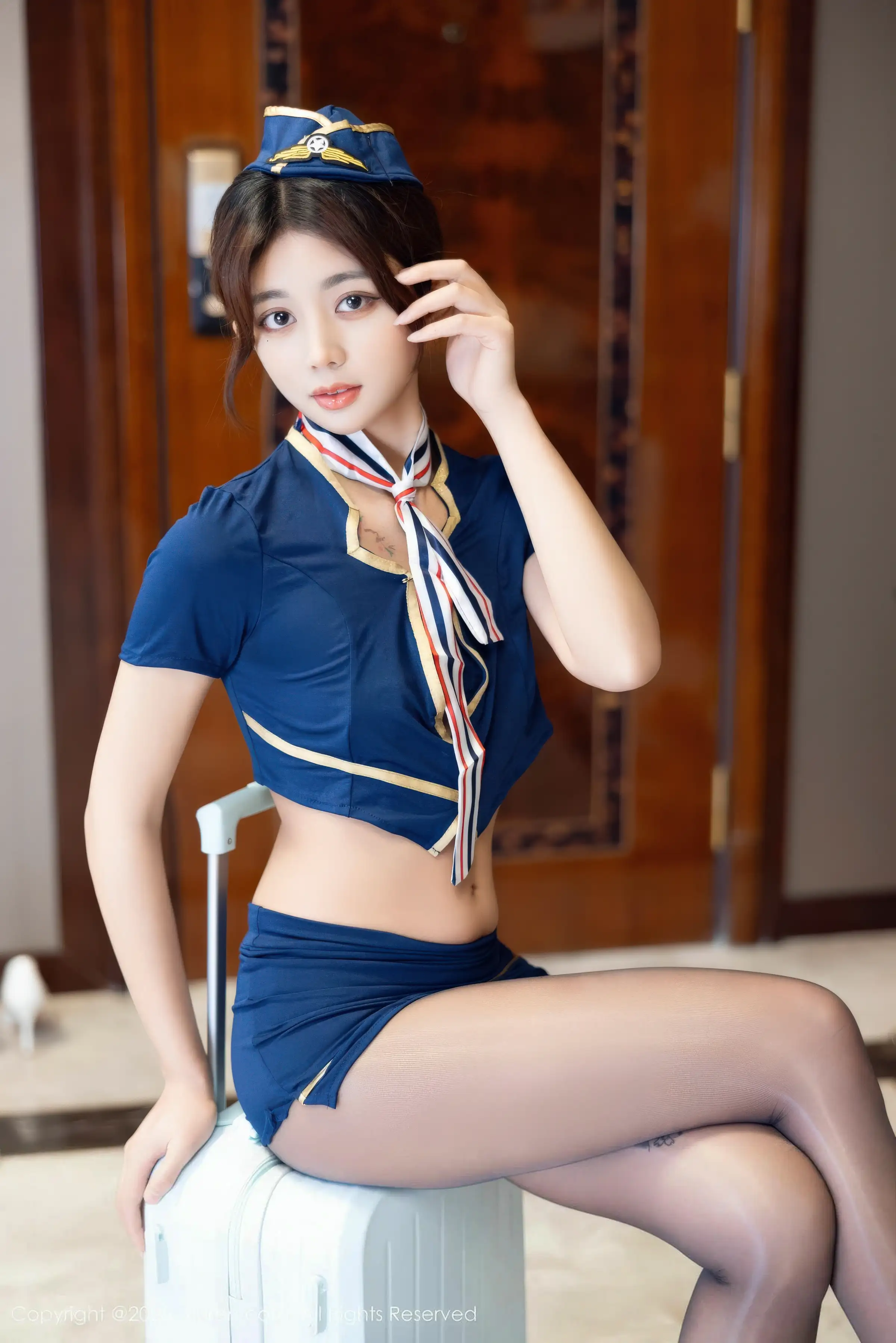 2kmn.vip_[XiuRen秀人网]No.11112_模特姜冉冉_Renee@性感空姐制服配超薄黑丝秀柔美身姿诱惑写真70P