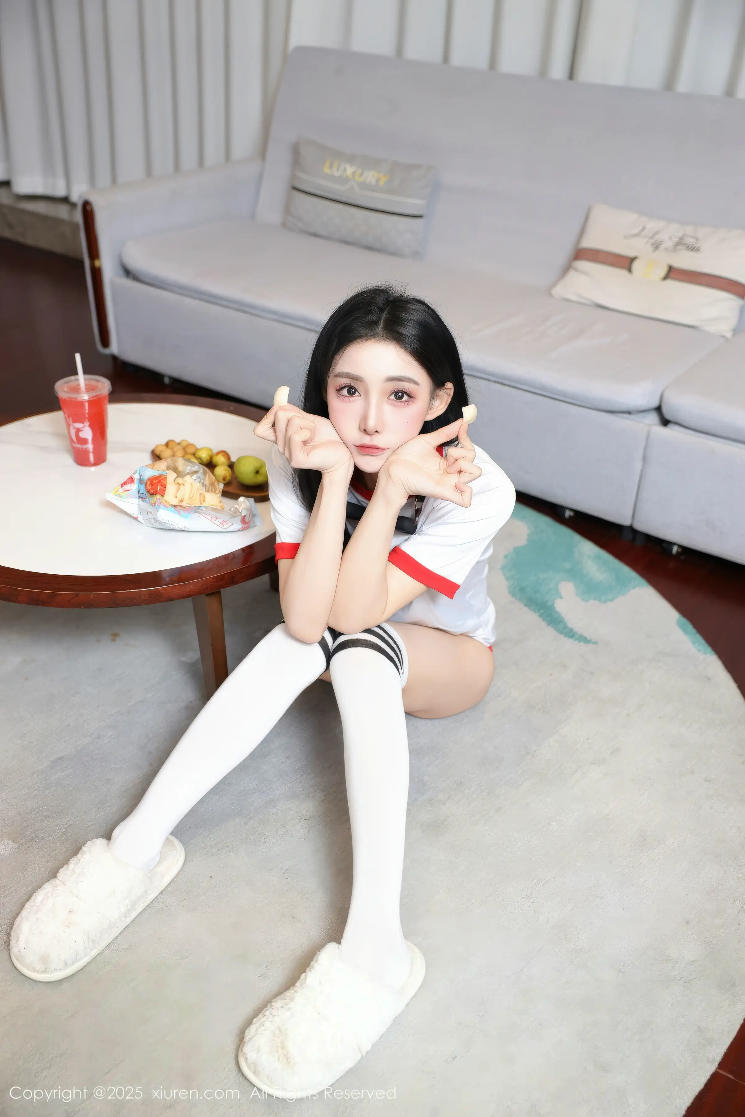 2kmn.vip_[XiuRen秀人网]No.11110_新人模特许微微呀性感白色T恤配白色丝袜秀丰腴身材诱惑写真86P