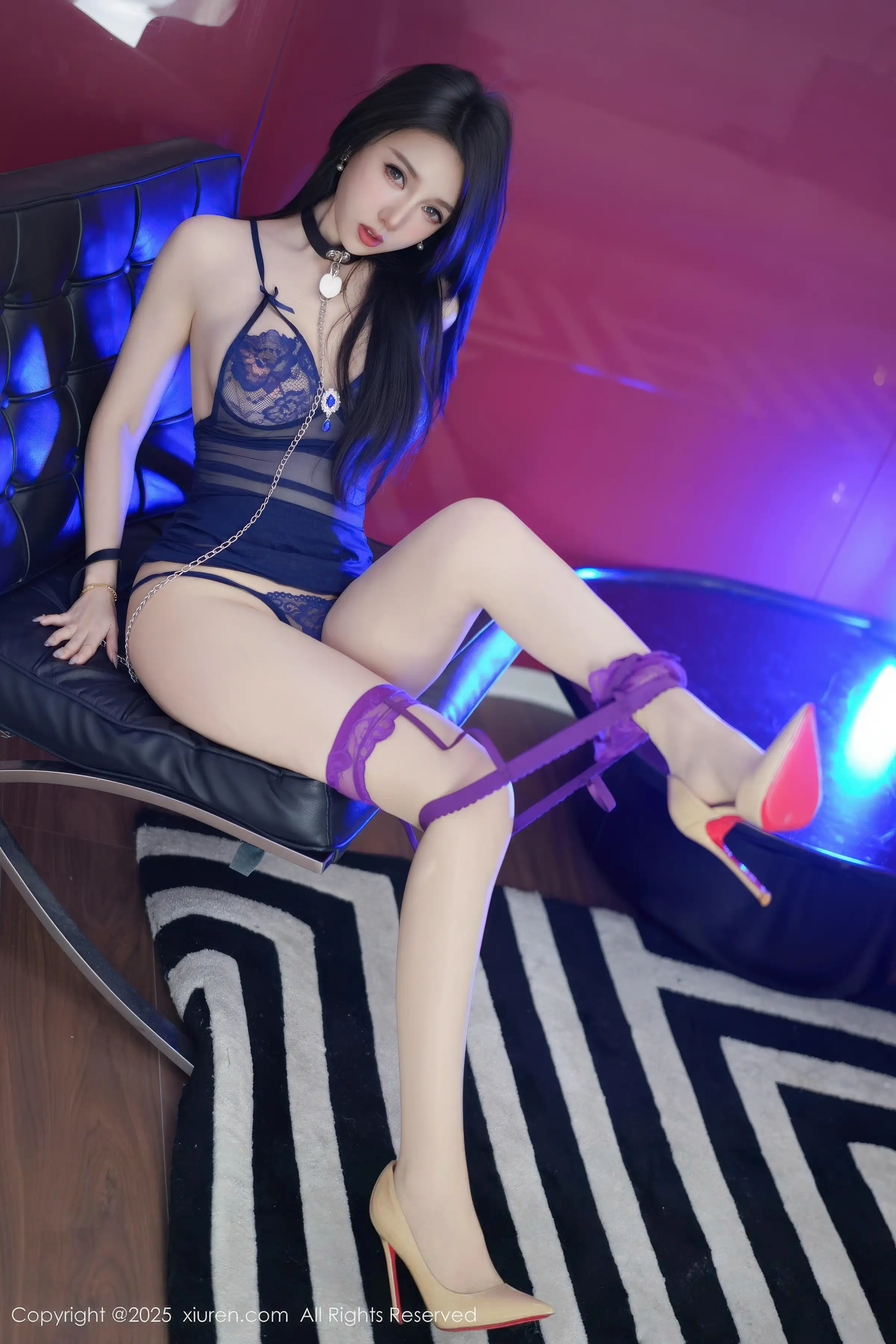 2kmn.vip_[XiuRen秀人网]No.11120_模特Twins-夭夭性感紫色衬衫配紫色丝袜秀曼妙身姿迷人诱惑写真74P