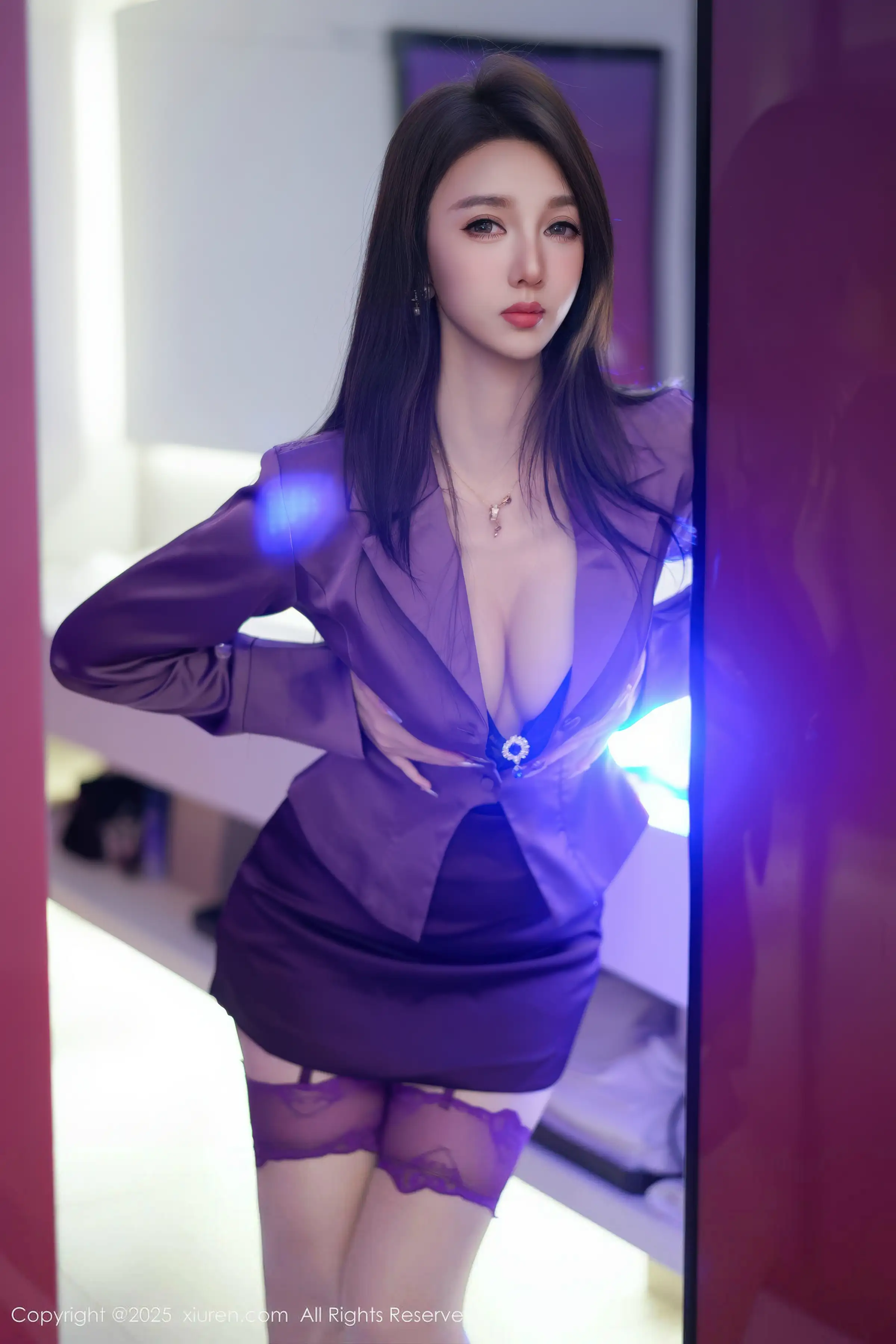 2kmn.vip_[XiuRen秀人网]No.11120_模特Twins-夭夭性感紫色衬衫配紫色丝袜秀曼妙身姿迷人诱惑写真74P