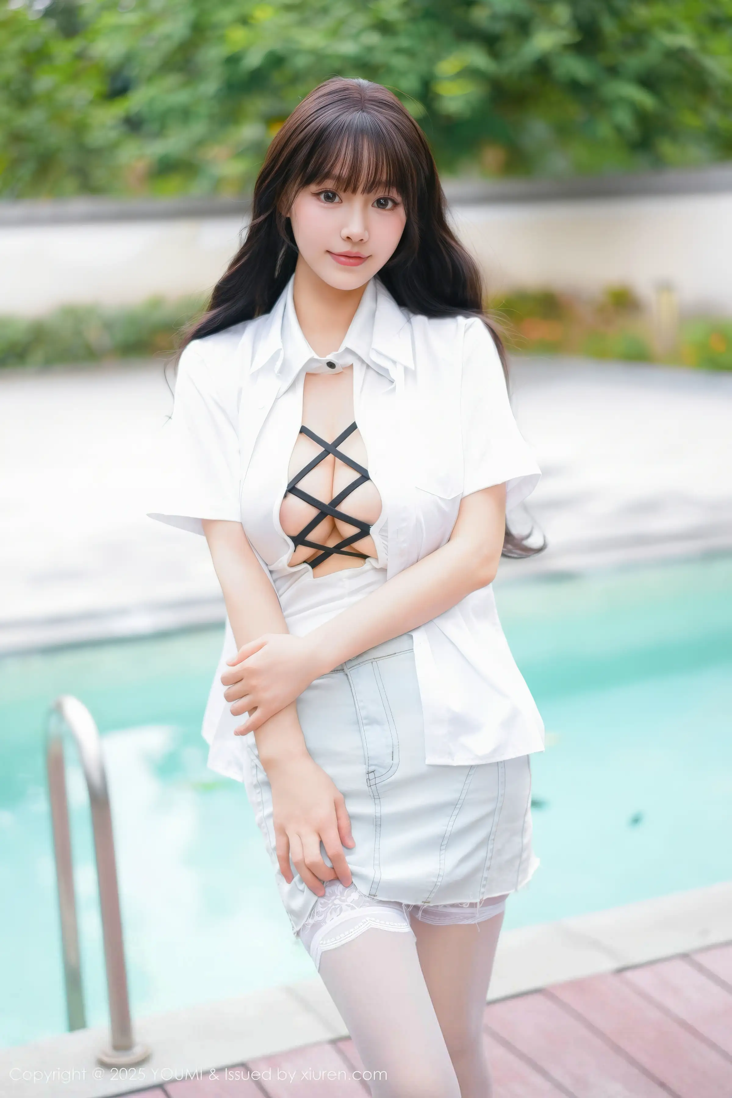 2kmn.vip_[YouMi尤蜜荟]Vol.1190_女神心上可Flora性感白色情趣服饰配白丝吊袜秀丰满身材诱惑写真75P