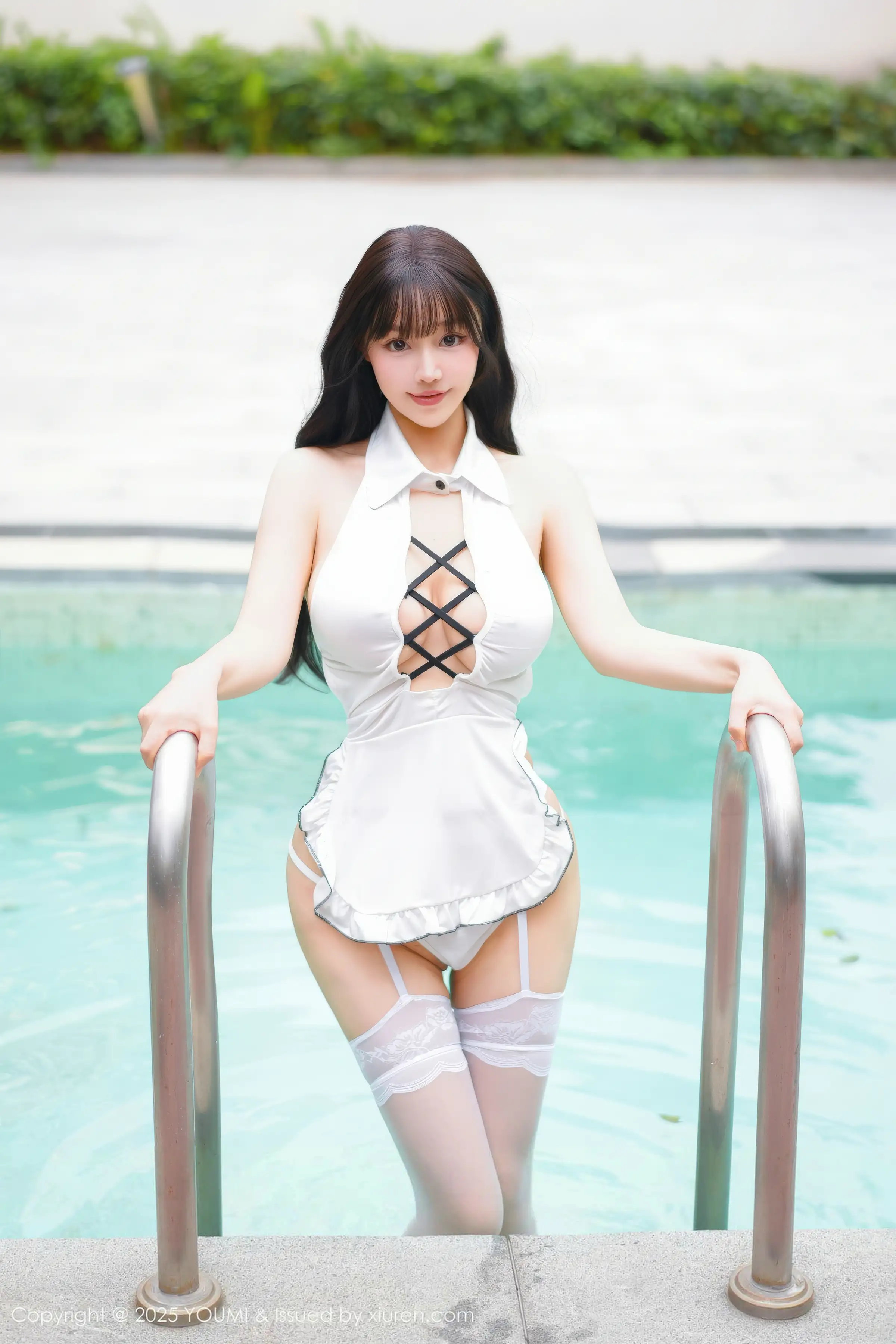 2kmn.vip_[YouMi尤蜜荟]Vol.1190_女神心上可Flora性感白色情趣服饰配白丝吊袜秀丰满身材诱惑写真75P