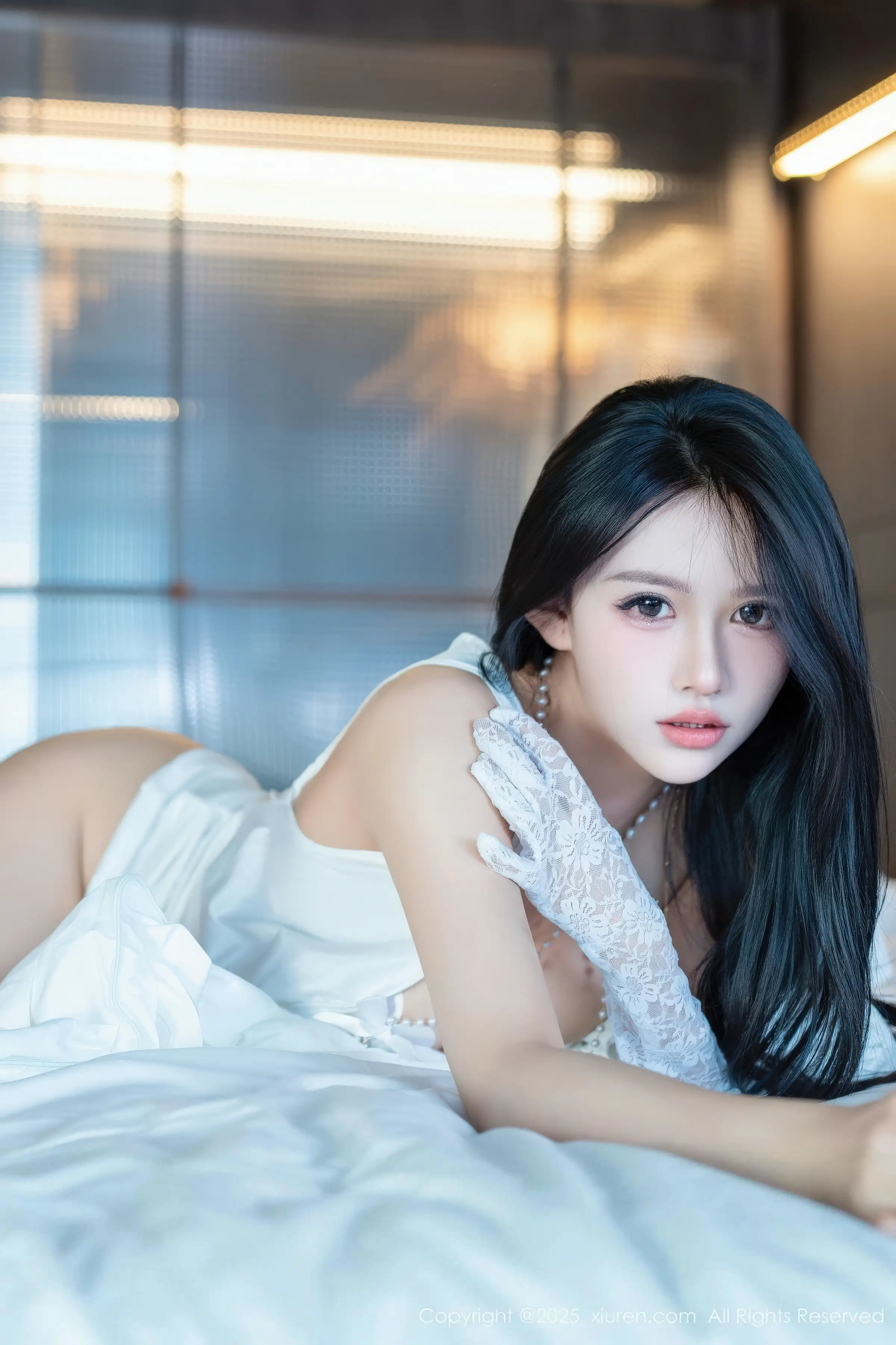 2kmn.vip_[XiuRen秀人网]No.11124_模特shelly诗莉性感白色情趣服饰配白色丝袜秀曼妙身姿诱惑写真80P