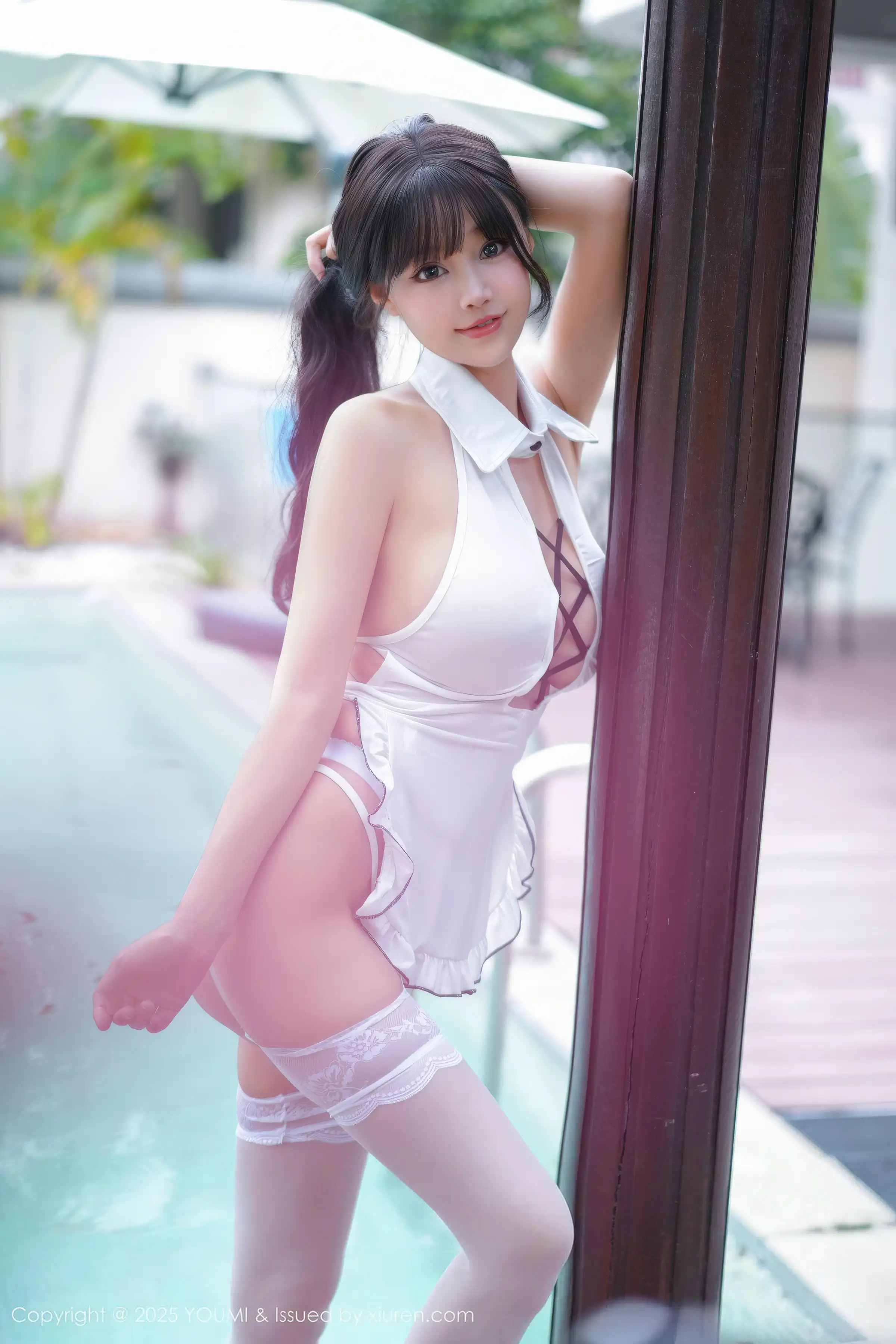 2kmn.vip_[YouMi尤蜜荟]Vol.1190_女神心上可Flora性感白色情趣服饰配白丝吊袜秀丰满身材诱惑写真75P