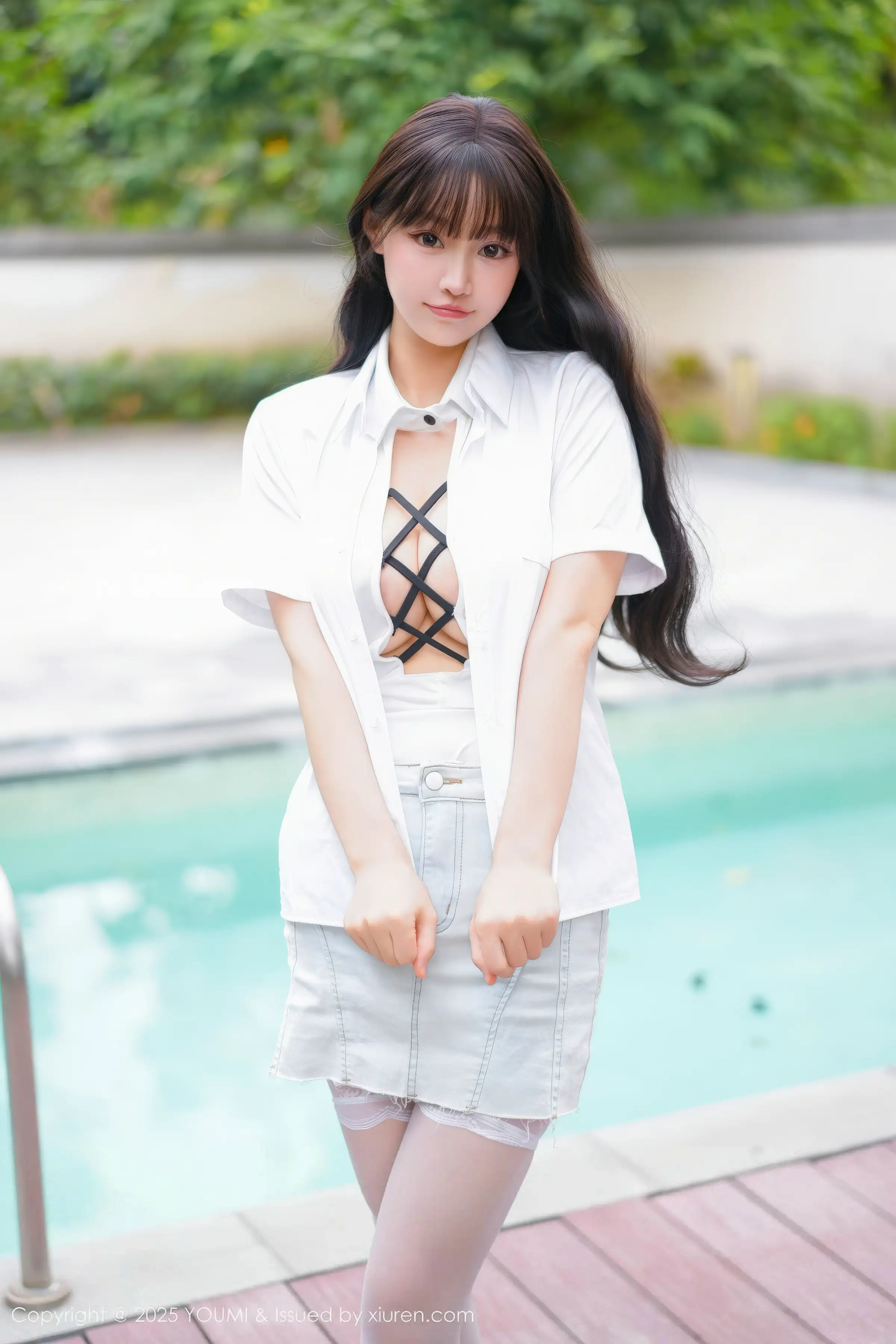 2kmn.vip_[YouMi尤蜜荟]Vol.1190_女神心上可Flora性感白色情趣服饰配白丝吊袜秀丰满身材诱惑写真75P