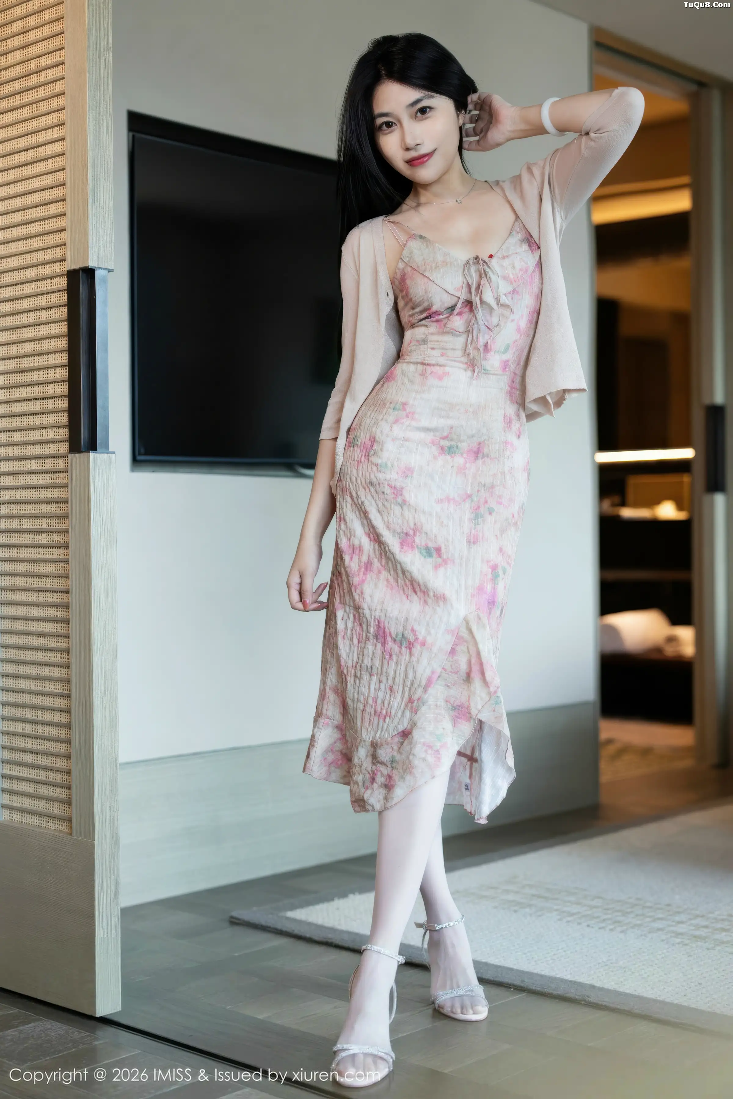 2kmn.vip_[IMISS爱蜜社]Vol.804_女神许诺Sabrina性感花色短裙配粉丝吊袜秀完美身材诱惑写真55P