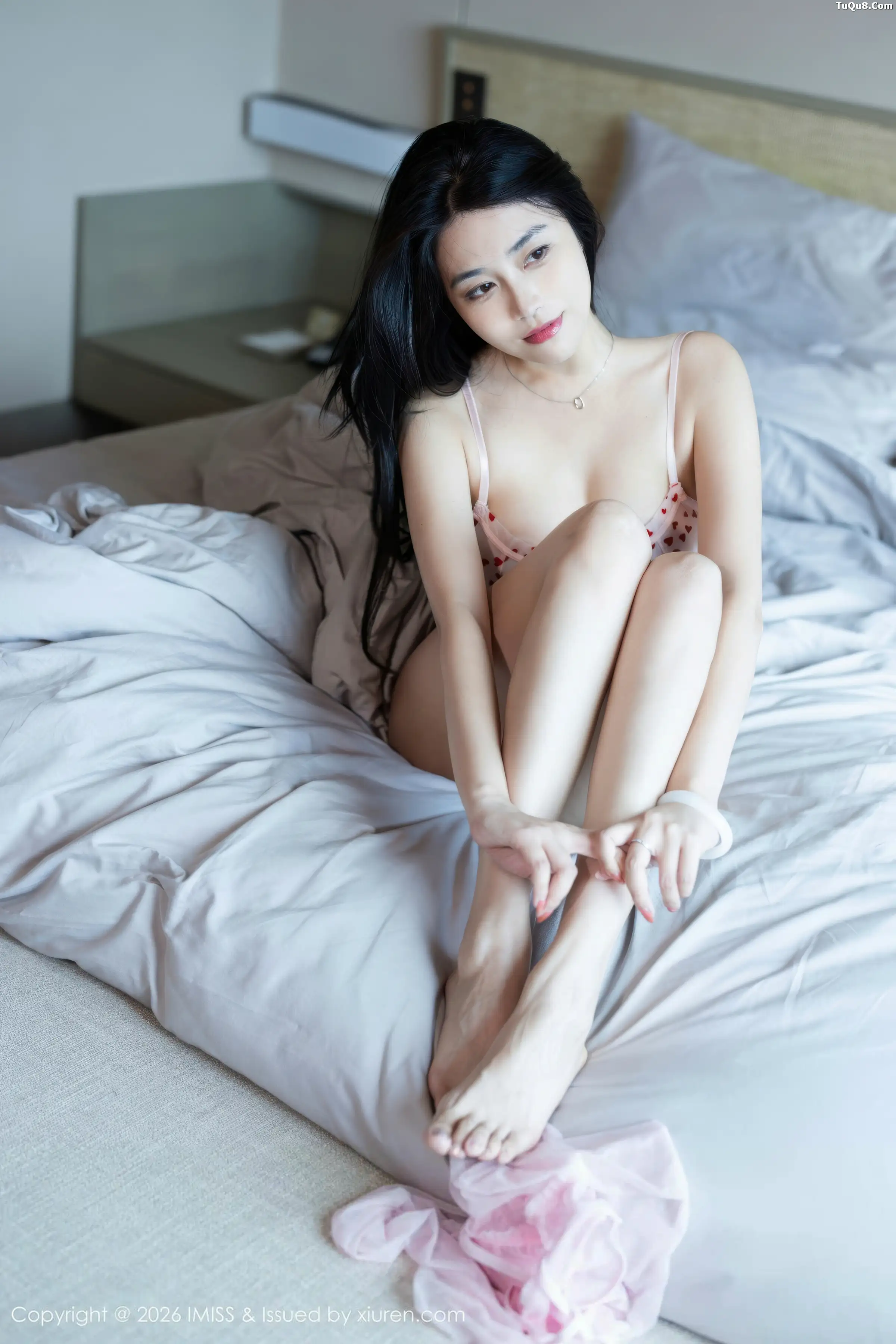 2kmn.vip_[IMISS爱蜜社]Vol.804_女神许诺Sabrina性感花色短裙配粉丝吊袜秀完美身材诱惑写真55P