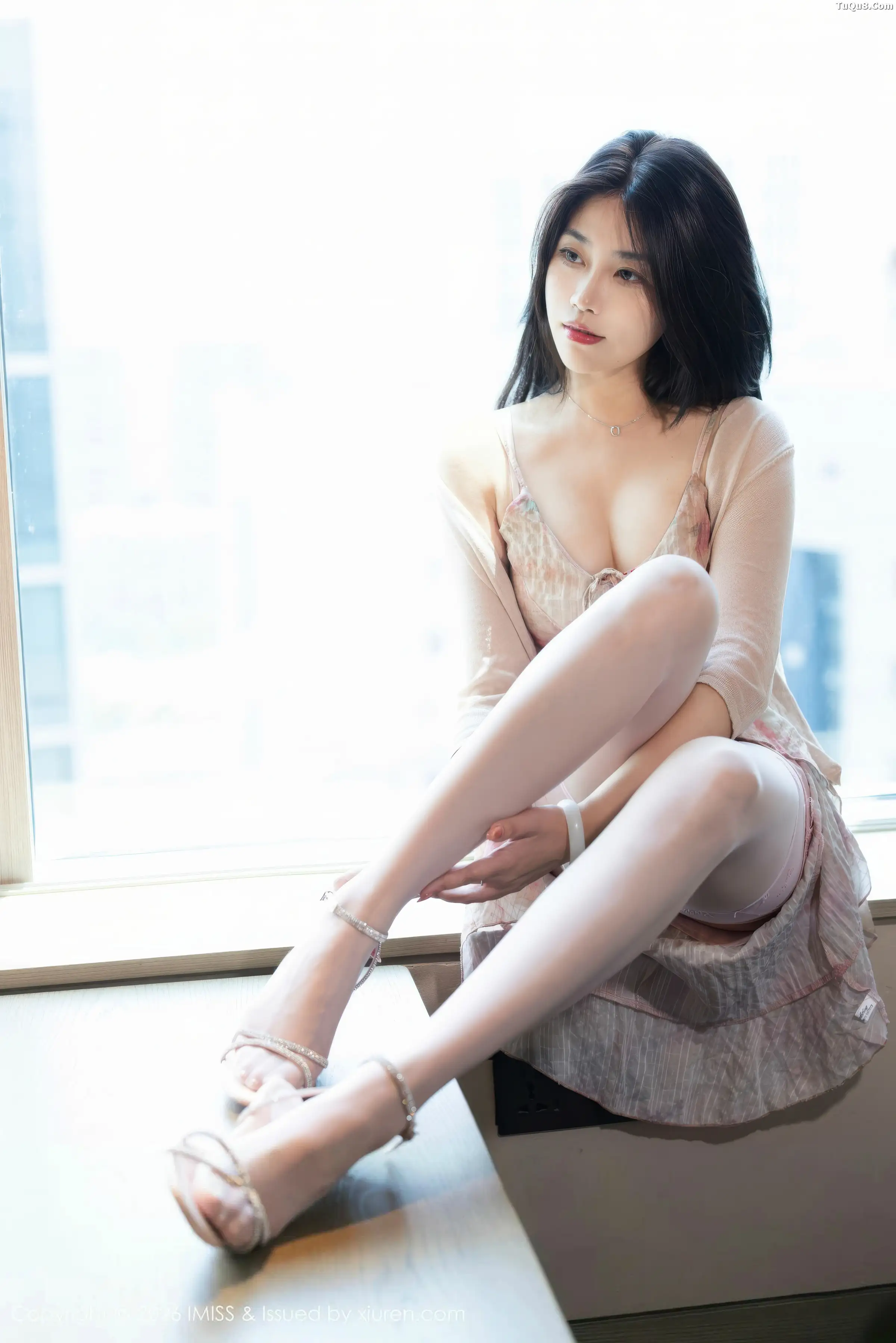 2kmn.vip_[IMISS爱蜜社]Vol.804_女神许诺Sabrina性感花色短裙配粉丝吊袜秀完美身材诱惑写真55P