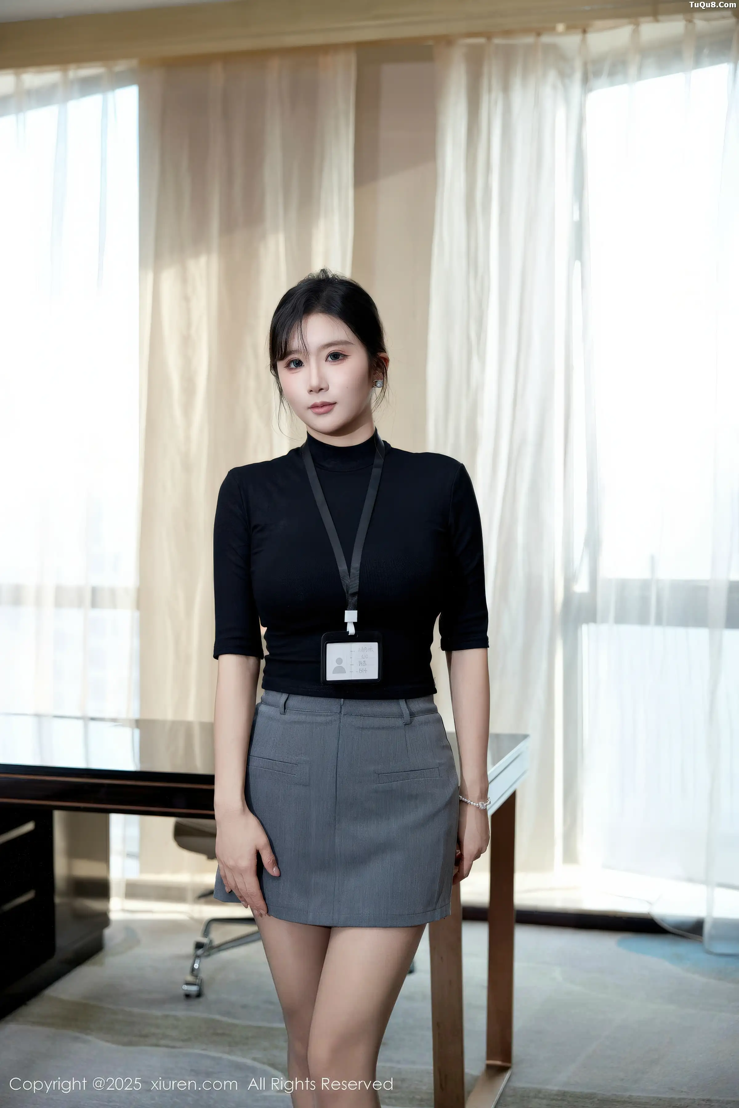 2kmn.vip_[XiuRen秀人网]No.11130_模特小肉肉咪性感OL服饰露黑色蕾丝内衣秀凹凸身材撩人诱惑写真71P