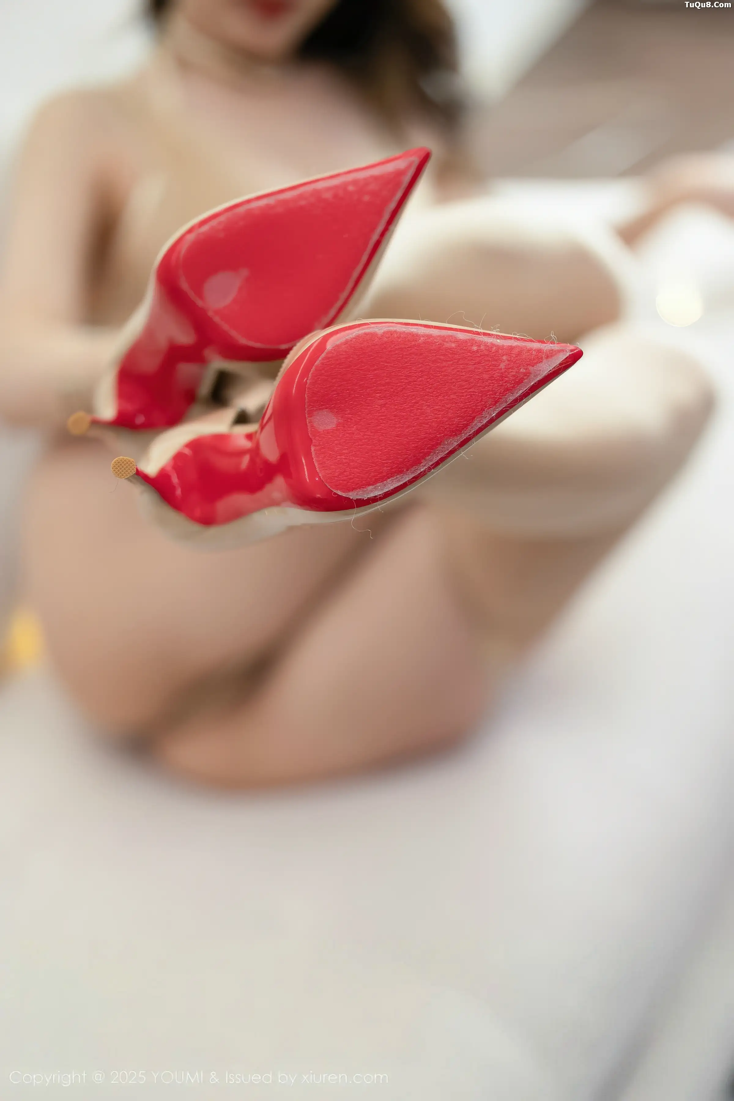 2kmn.vip_[YouMi尤蜜荟]Vol.1191_模特Twins-桃桃性感浅色连衣短裙配超薄肉丝秀完美身材诱惑写真72P