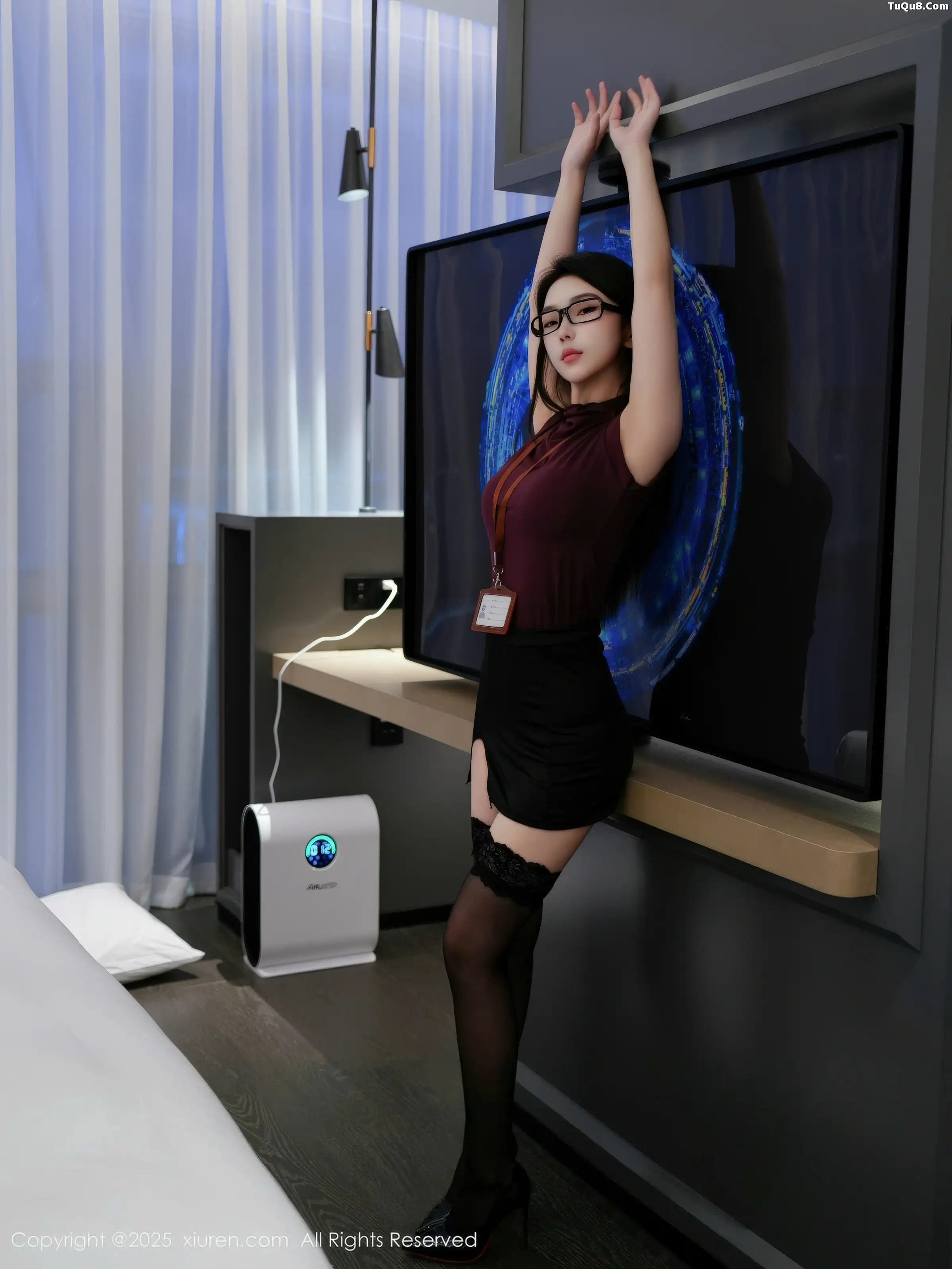 2kmn.vip_[XiuRen秀人网]No.11135_模特烧烧小桃性感OL服饰黑短裙配超薄黑丝秀曼妙身姿诱惑写真68P