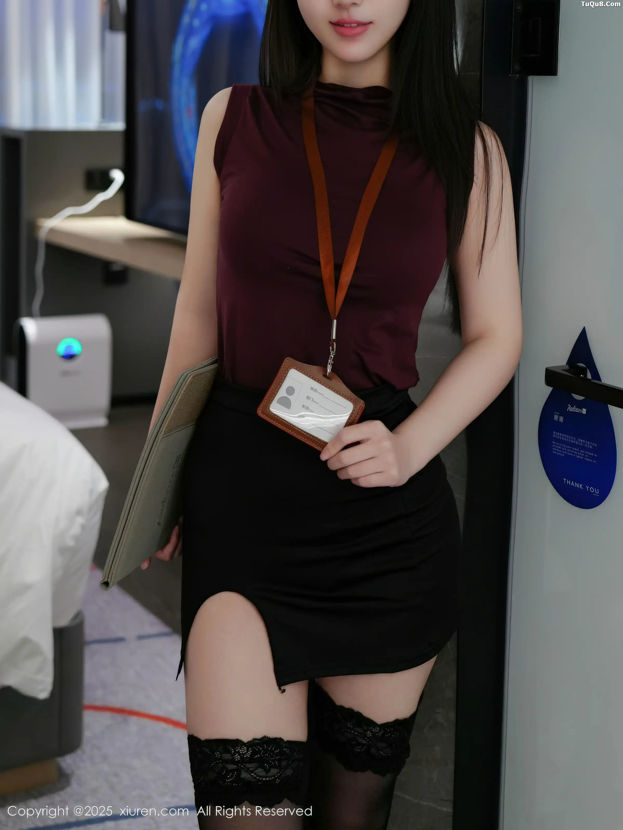 2kmn.vip_[XiuRen秀人网]No.11135_模特烧烧小桃性感OL服饰黑短裙配超薄黑丝秀曼妙身姿诱惑写真68P