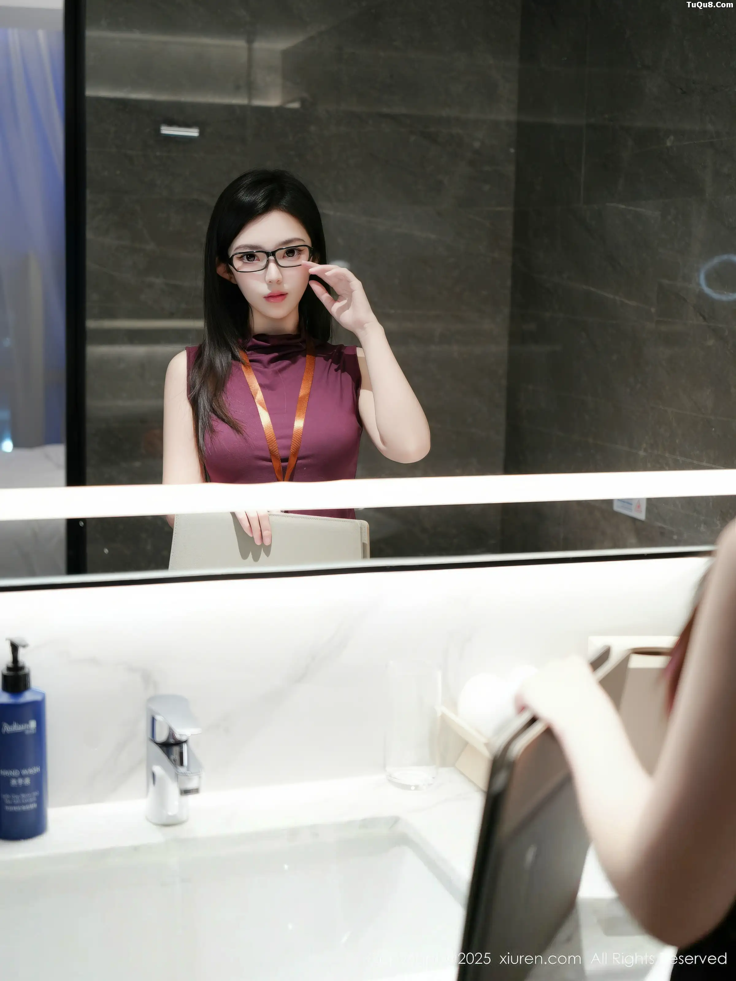 2kmn.vip_[XiuRen秀人网]No.11135_模特烧烧小桃性感OL服饰黑短裙配超薄黑丝秀曼妙身姿诱惑写真68P