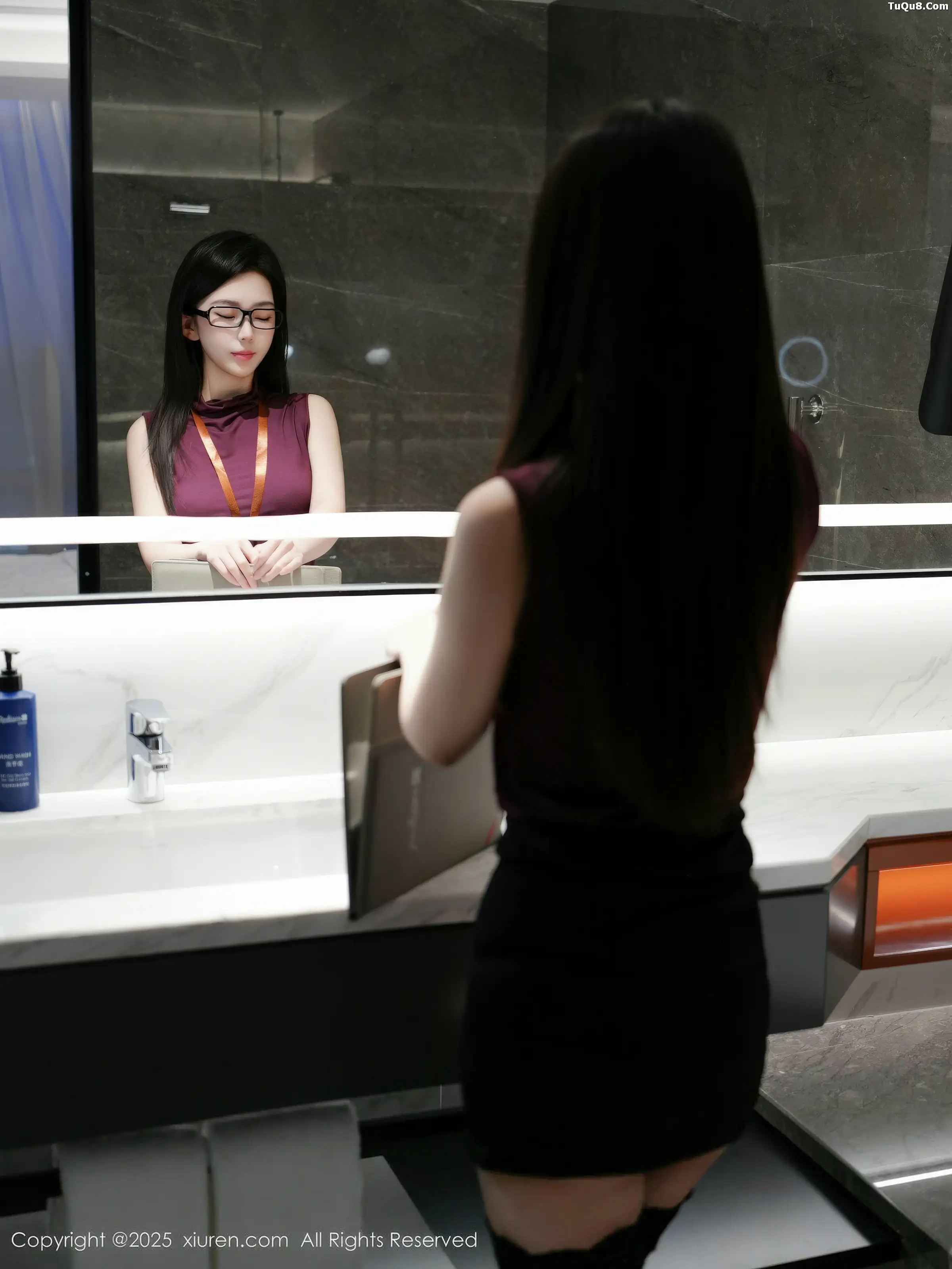 2kmn.vip_[XiuRen秀人网]No.11135_模特烧烧小桃性感OL服饰黑短裙配超薄黑丝秀曼妙身姿诱惑写真68P