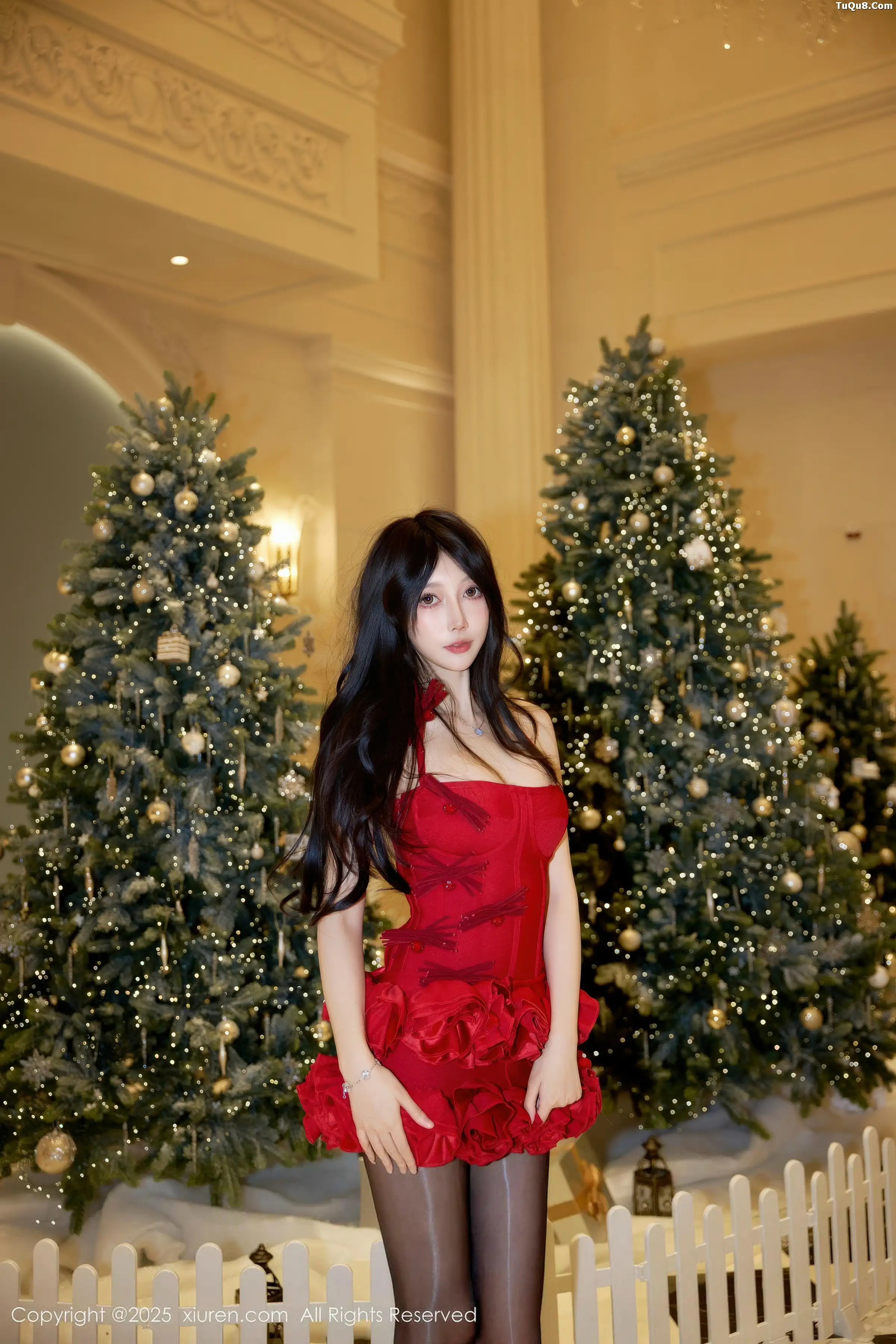 2kmn.vip_[XiuRen秀人网]No.11136_模特玥儿玥er圣诞主题性感红色连衣短裙配开档黑丝秀美腿诱惑写真78P