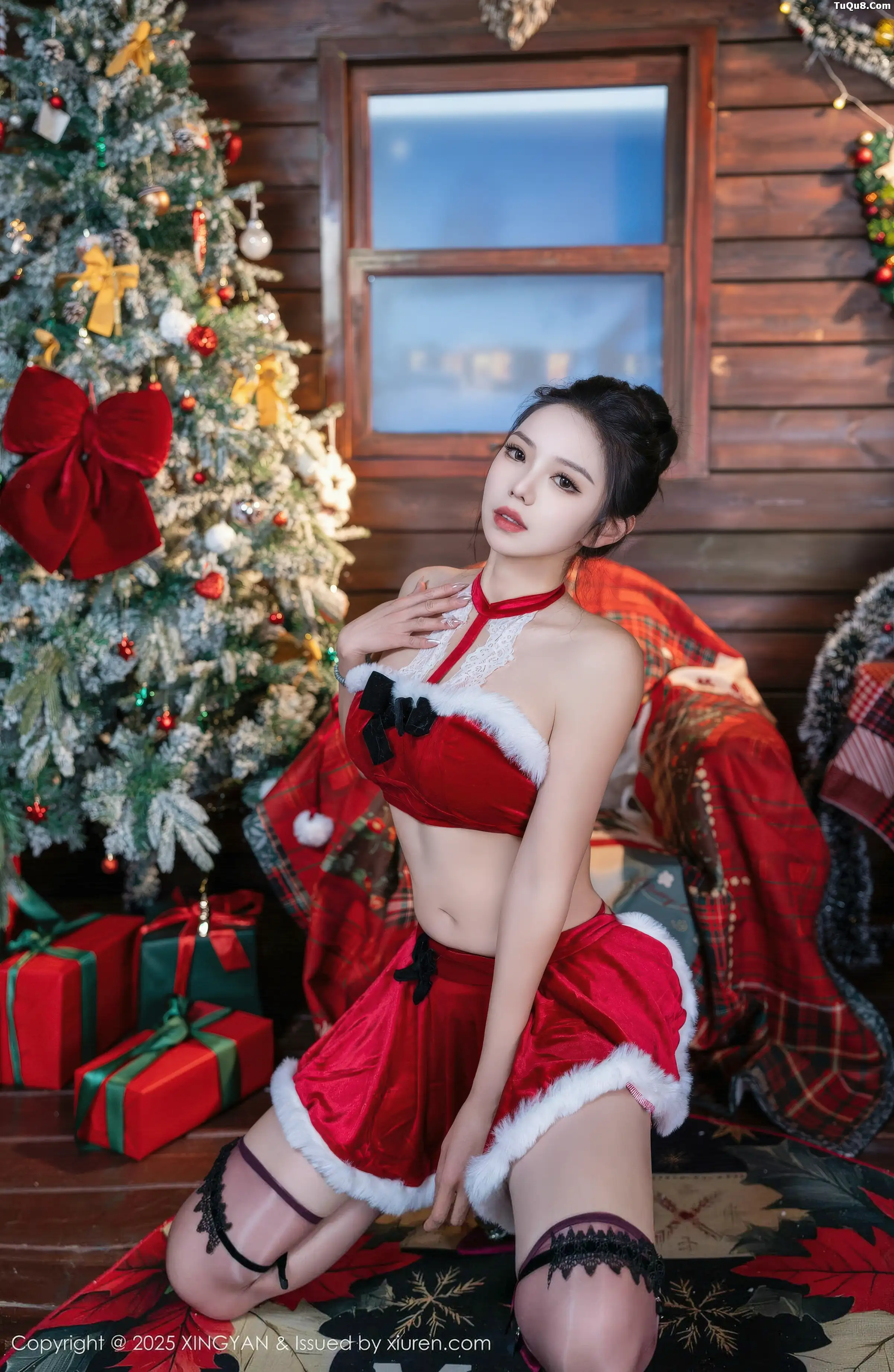 2kmn.vip_[XINGYAN星颜社]VOL.449_模特大美妞儿性感红色圣诞装扮配紫色丝袜秀完美身材诱惑写真75P