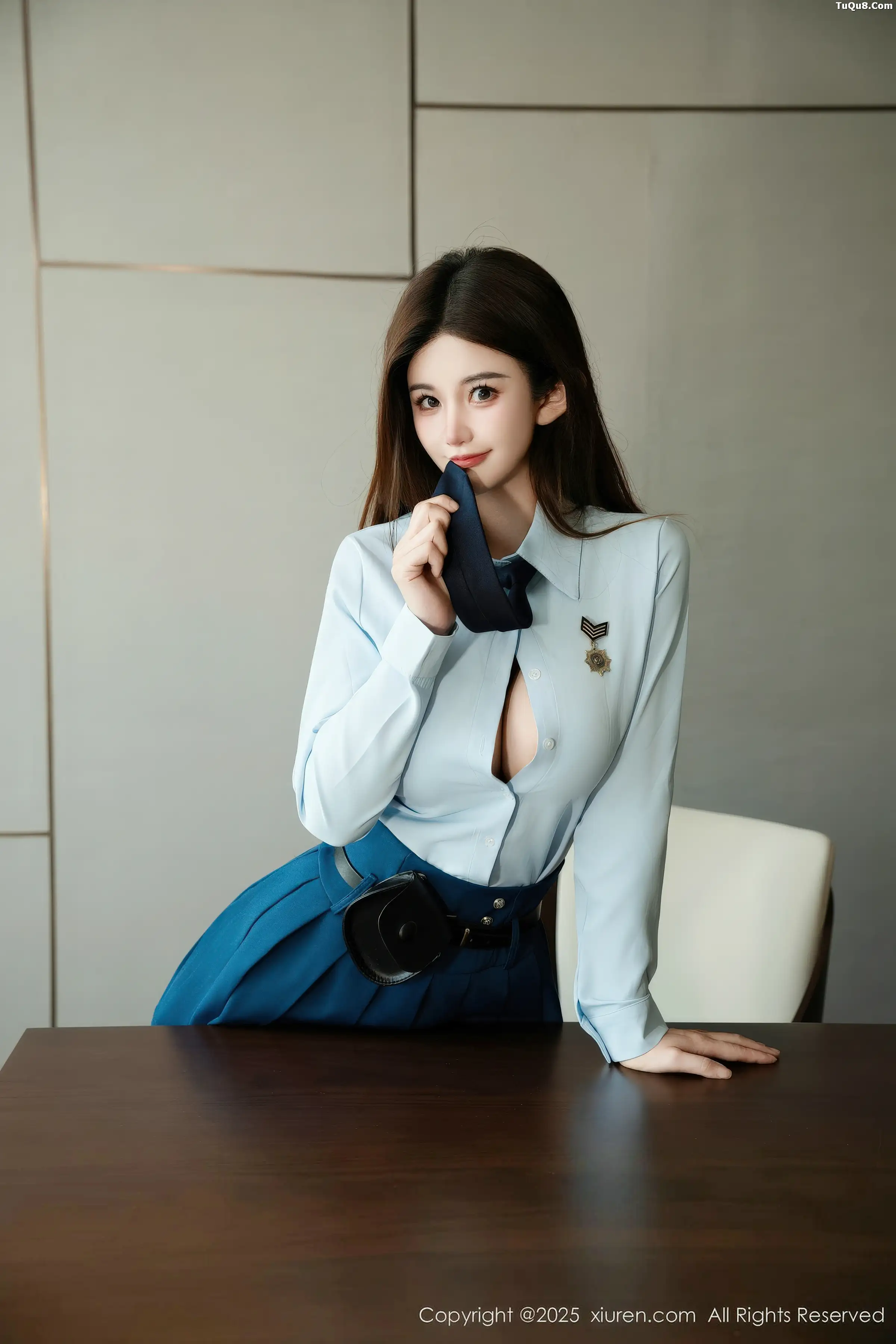 2kmn.vip_[XiuRen秀人网]No.11141_模特苏甜橙子性感JK制服短裙配白色丝袜秀凹凸身材撩人诱惑写真50P