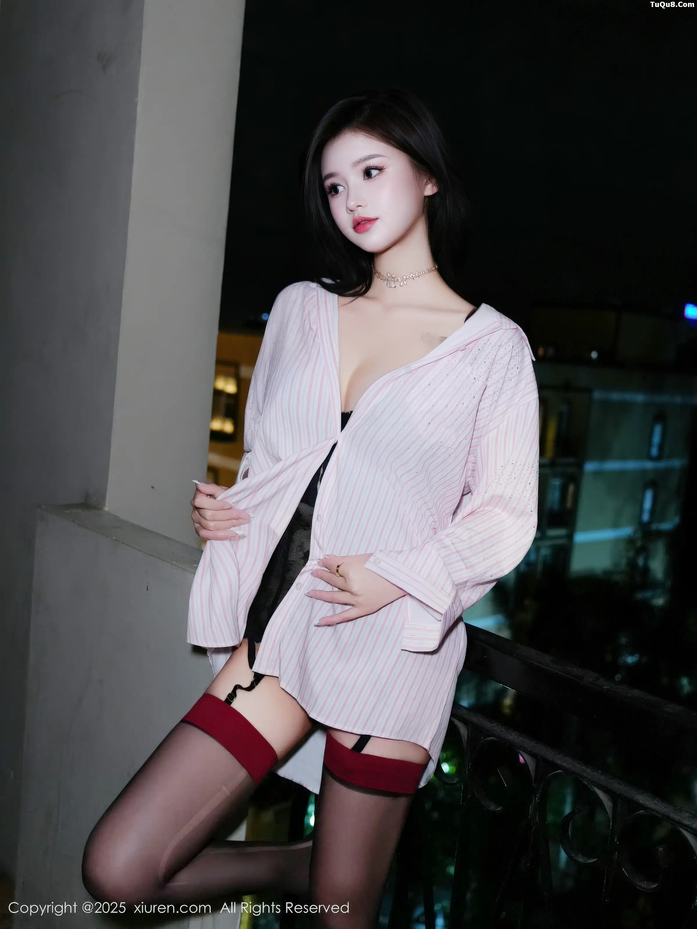 2kmn.vip_[XiuRen秀人网]No.11139_模特特蕾莎粉色衬衫露性感黑色情趣内衣配黑丝吊袜迷人诱惑写真78P