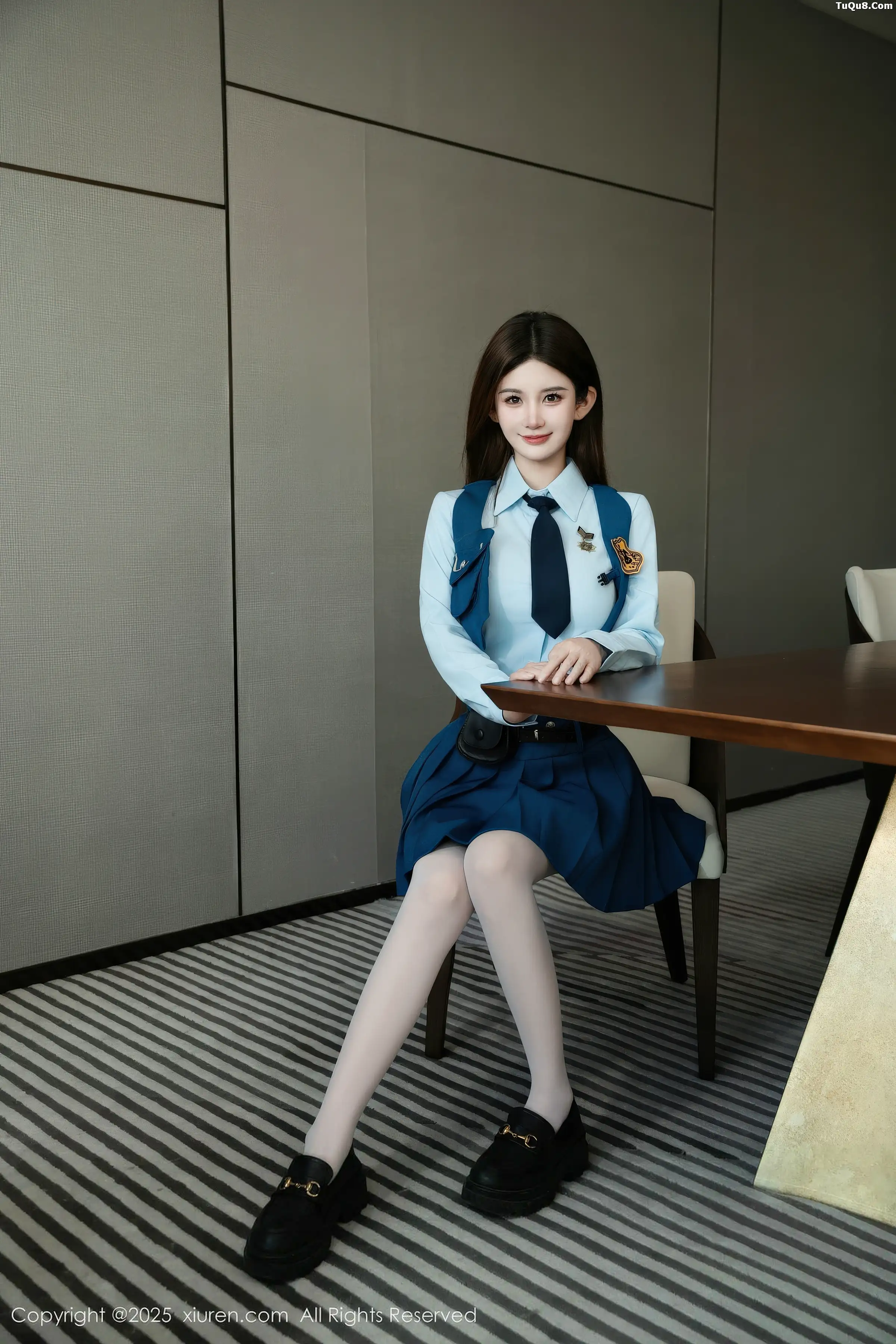 2kmn.vip_[XiuRen秀人网]No.11141_模特苏甜橙子性感JK制服短裙配白色丝袜秀凹凸身材撩人诱惑写真50P