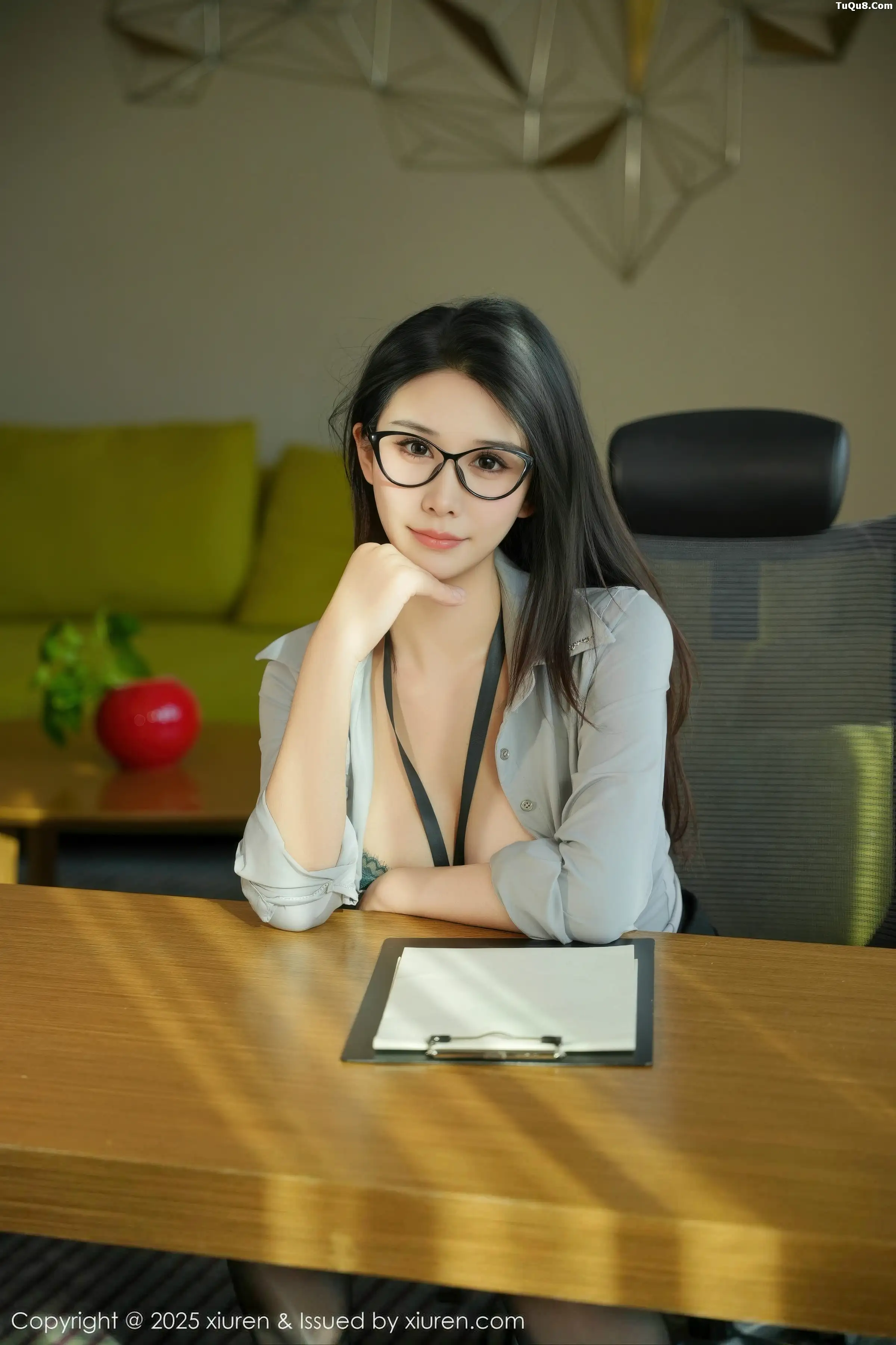 2kmn.vip_[XiuRen秀人网]No.11144_新人模特喵喵mua墨绿色蕾丝内衣配开档黑丝秀凹凸身材诱惑写真77P