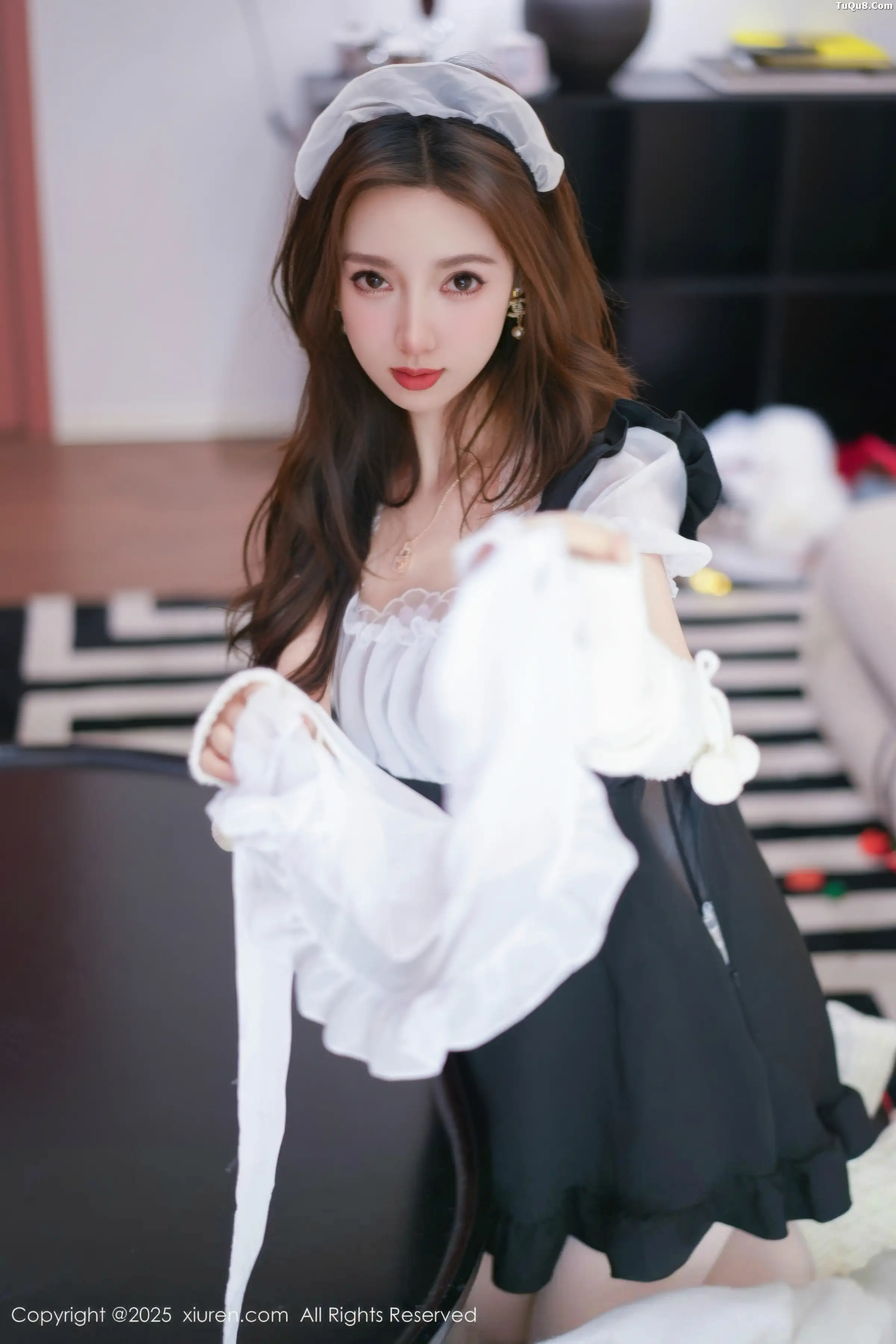 2kmn.vip_[XiuRen秀人网]No.11152_模特Twins-桃桃性感女仆装扮配白色丝袜秀完美身材撩人诱惑写真77P