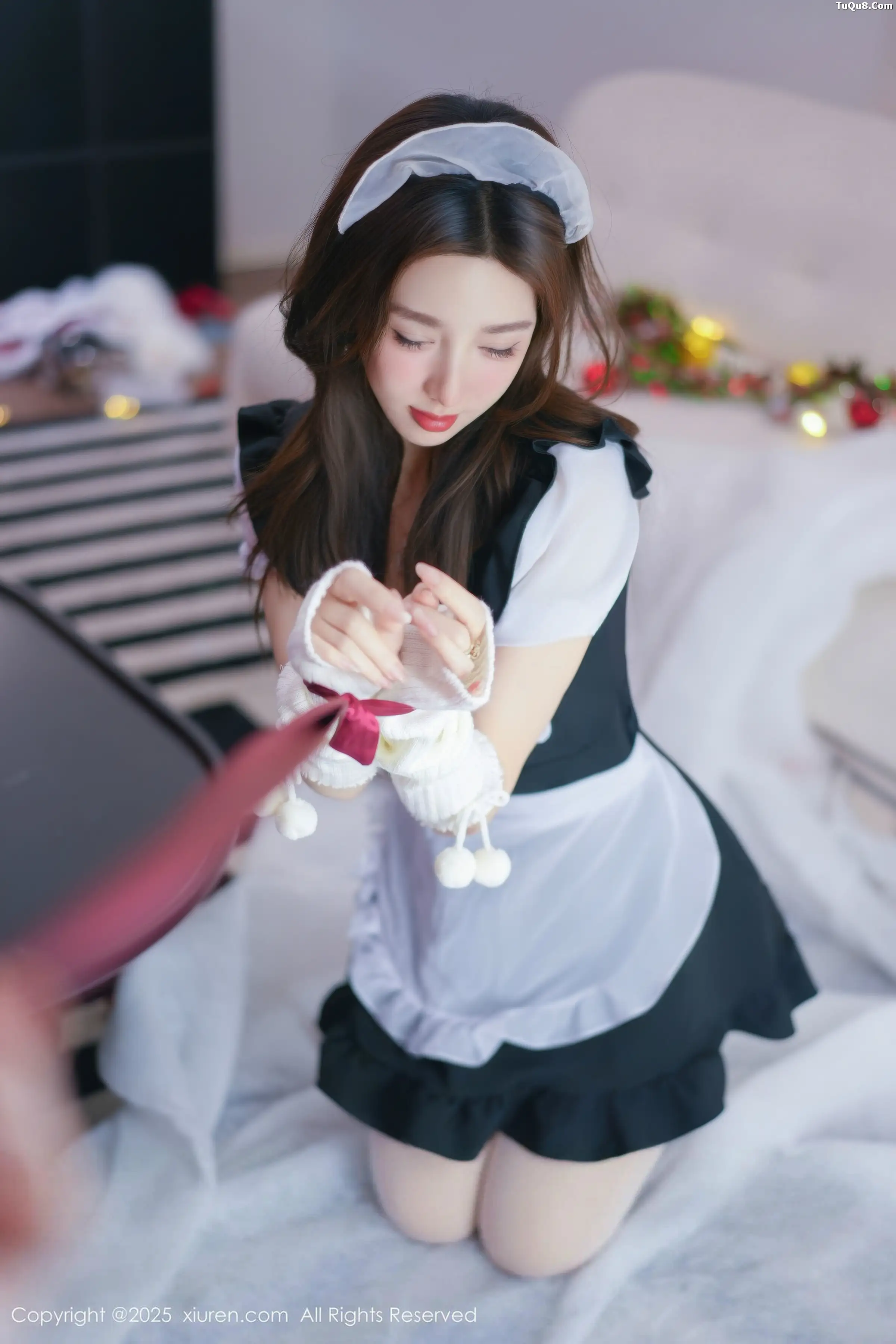 2kmn.vip_[XiuRen秀人网]No.11152_模特Twins-桃桃性感女仆装扮配白色丝袜秀完美身材撩人诱惑写真77P