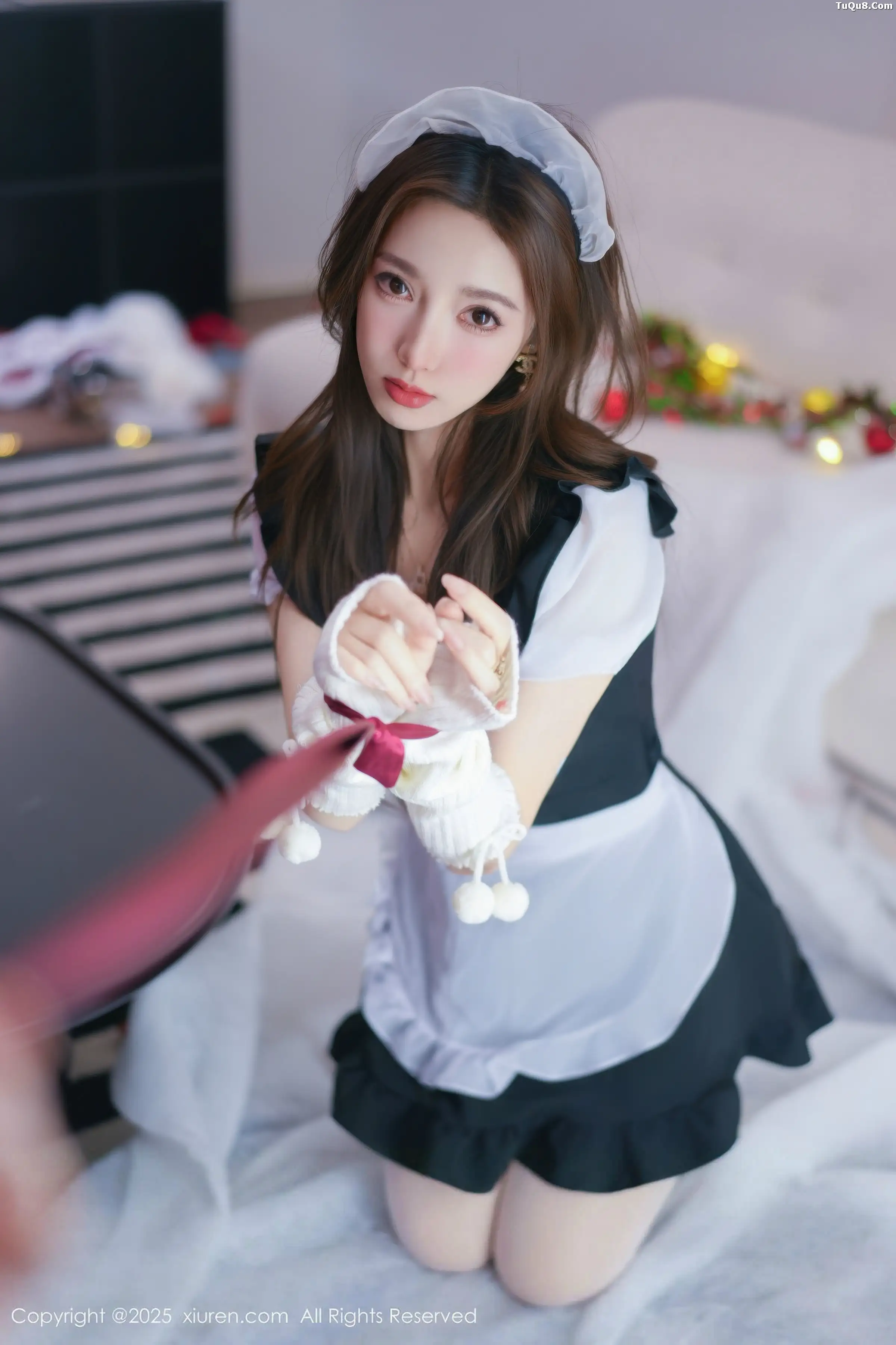 2kmn.vip_[XiuRen秀人网]No.11152_模特Twins-桃桃性感女仆装扮配白色丝袜秀完美身材撩人诱惑写真77P