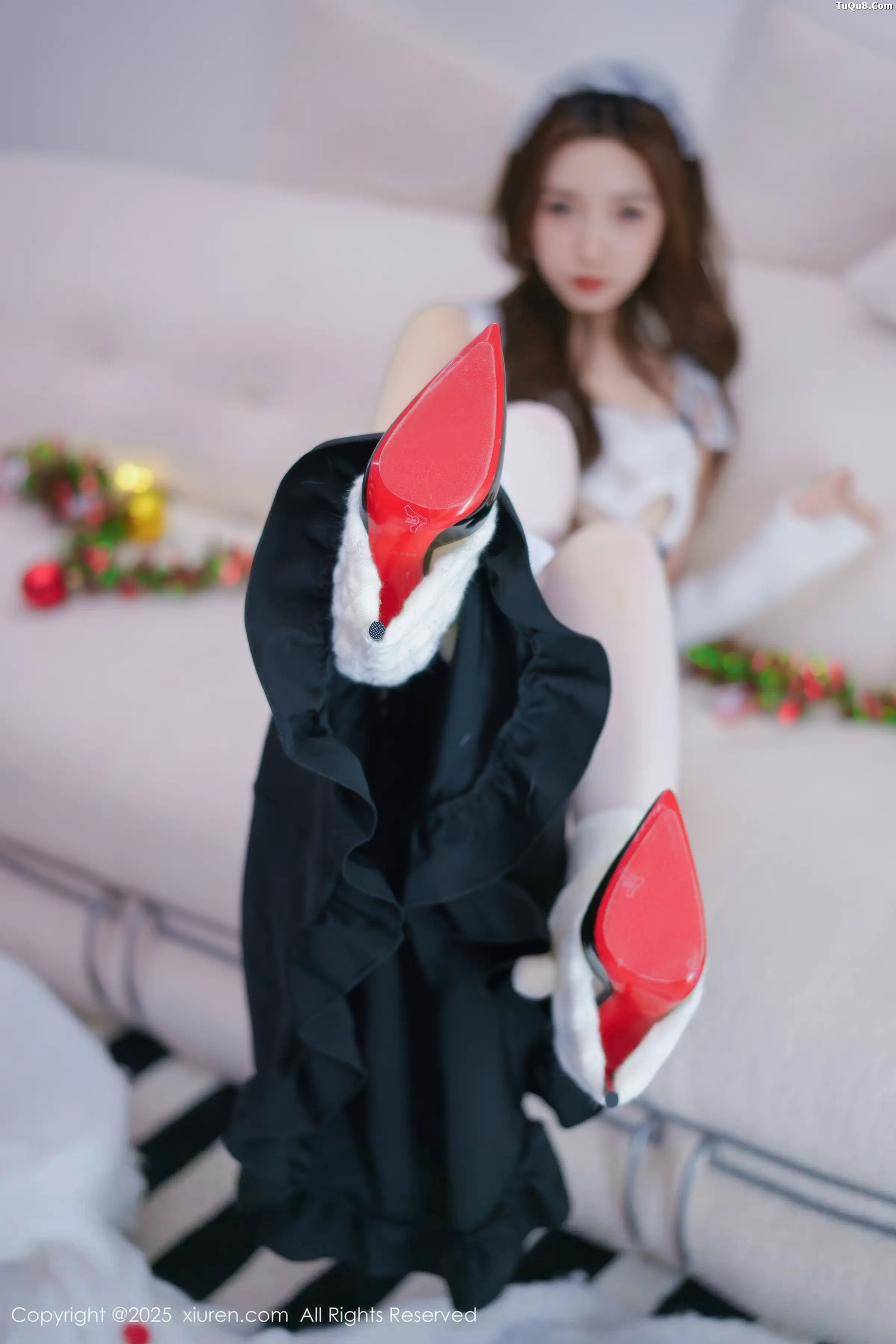 2kmn.vip_[XiuRen秀人网]No.11152_模特Twins-桃桃性感女仆装扮配白色丝袜秀完美身材撩人诱惑写真77P