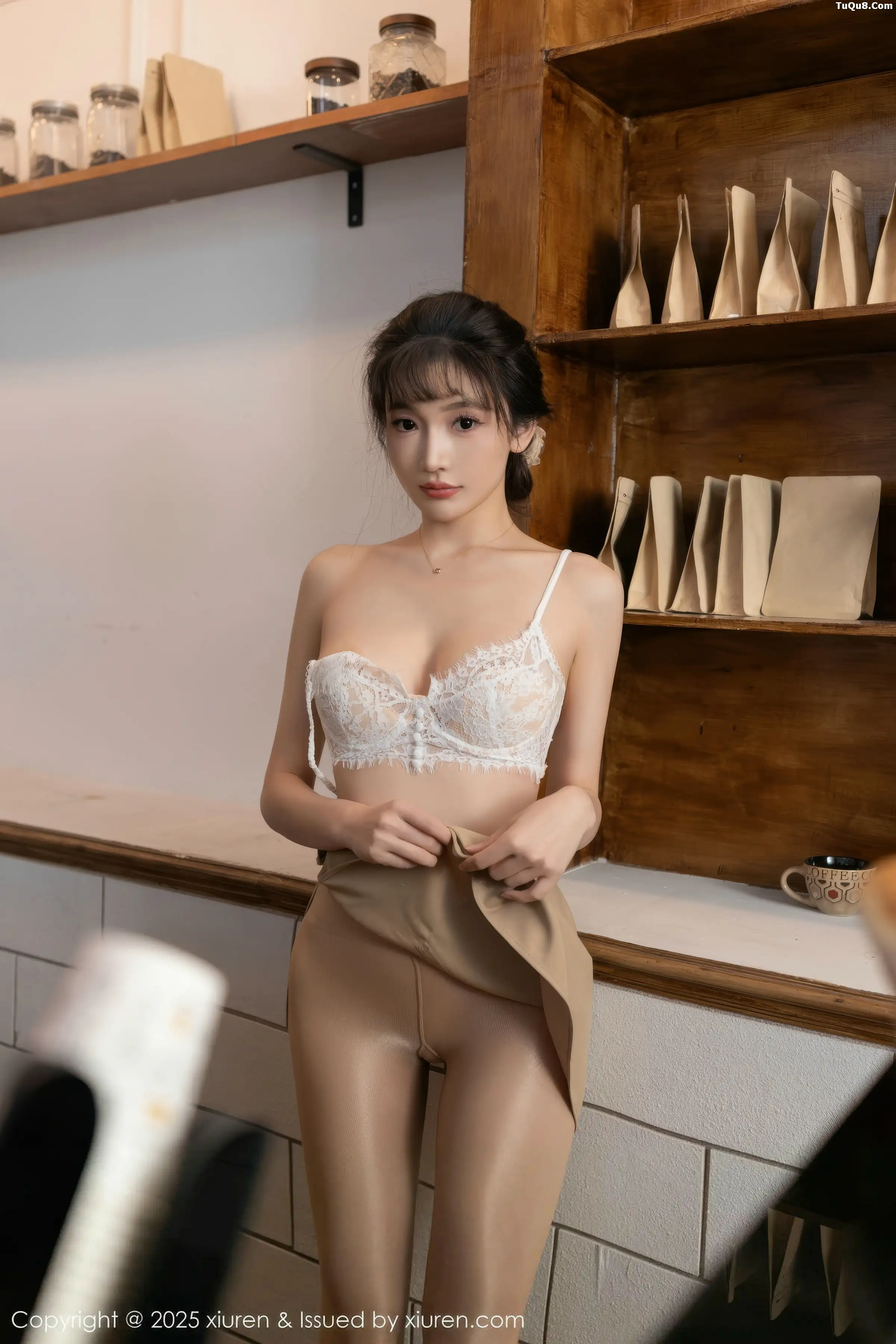 2kmn.vip_[XiuRen秀人网]No.11159_模特陆萱萱性感淡蓝色上衣露白色内衣配超薄肉丝秀美腿诱惑写真80P