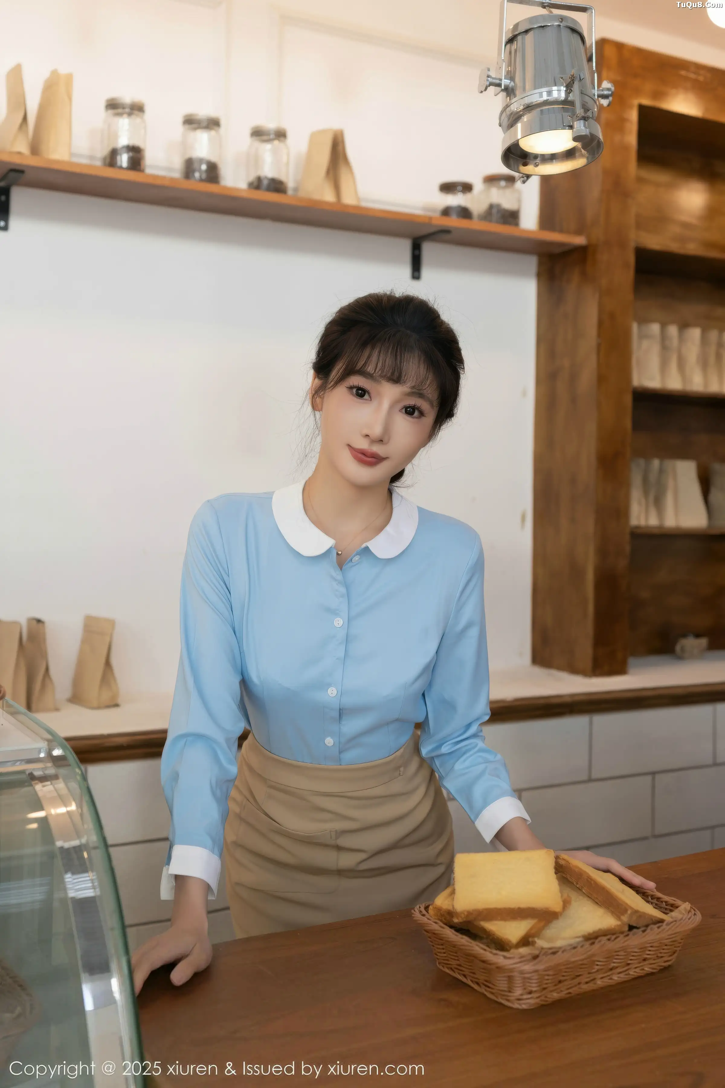 2kmn.vip_[XiuRen秀人网]No.11159_模特陆萱萱性感淡蓝色上衣露白色内衣配超薄肉丝秀美腿诱惑写真80P