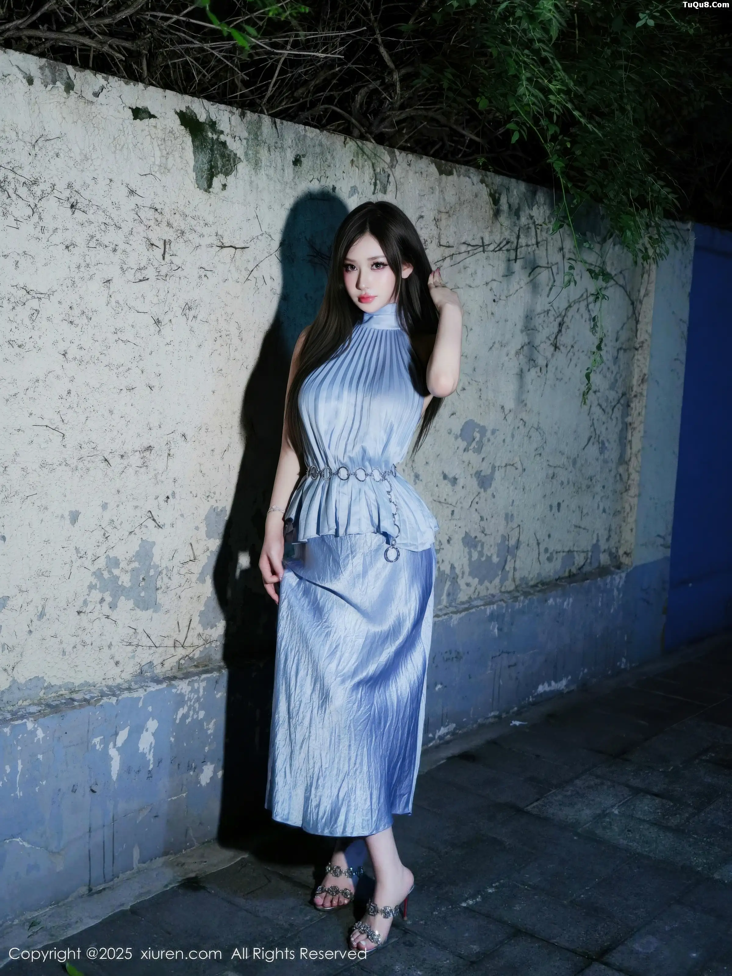 2kmn.vip_[XiuRen秀人网]No.11153_模特蕾蕾醒了没性感黑色情趣内衣配魅惑黑丝秀丰腴身材诱惑写真77P