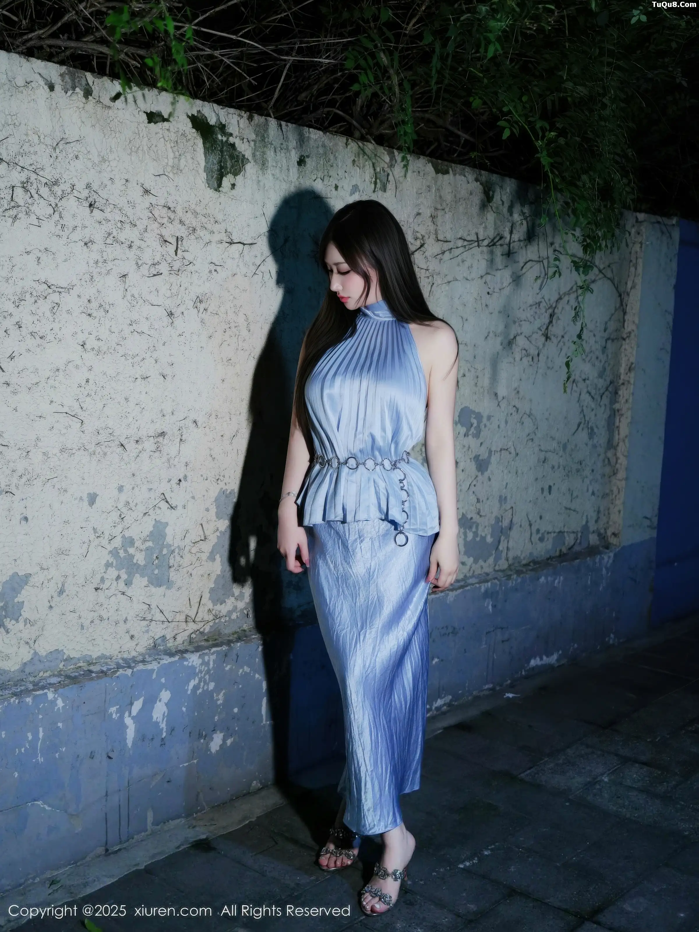 2kmn.vip_[XiuRen秀人网]No.11153_模特蕾蕾醒了没性感黑色情趣内衣配魅惑黑丝秀丰腴身材诱惑写真77P