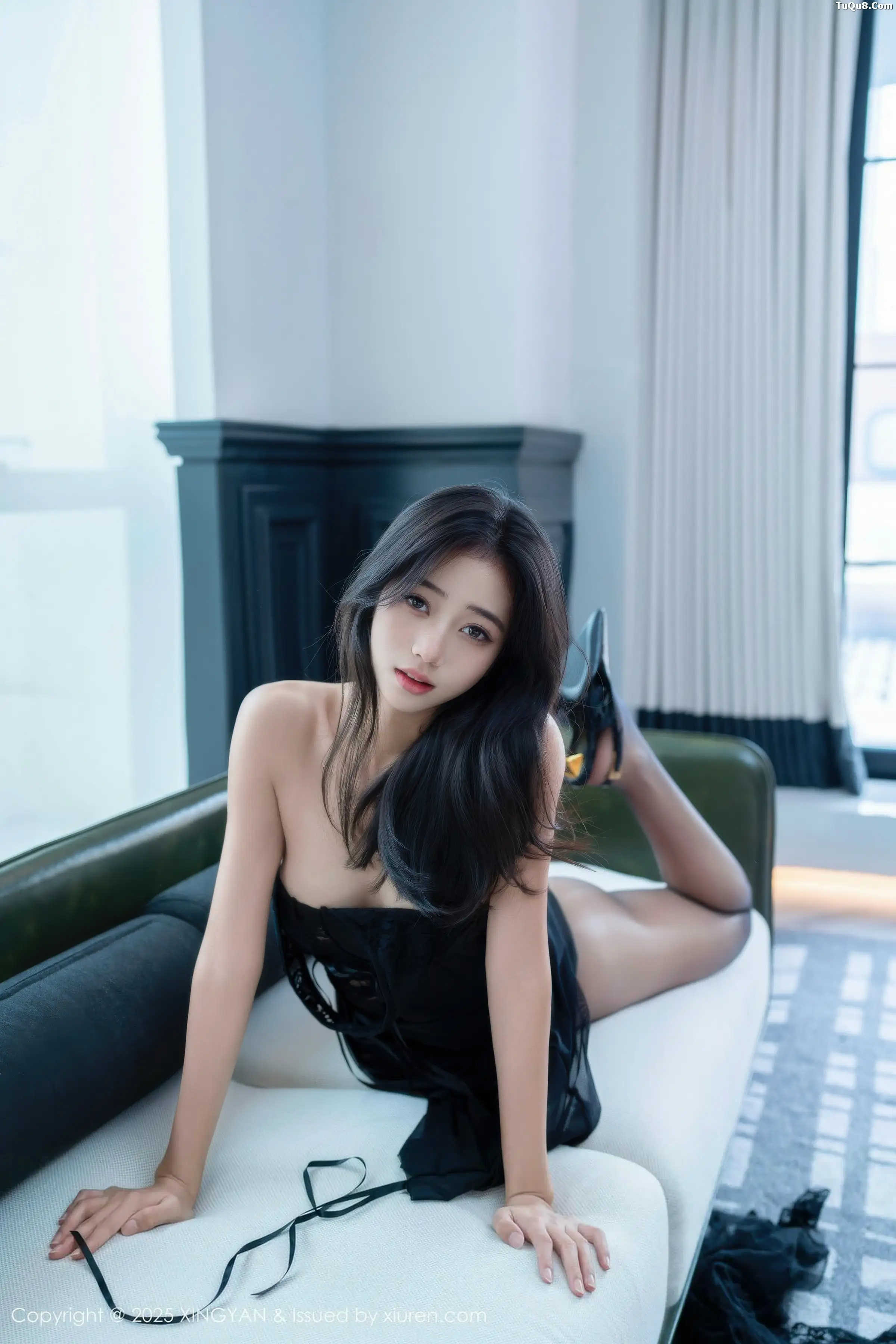 2kmn.vip_[XINGYAN星颜社]VOL.451_模特时安安性感黑色连衣裙配超薄无内黑丝秀柔美身姿诱惑写真76P