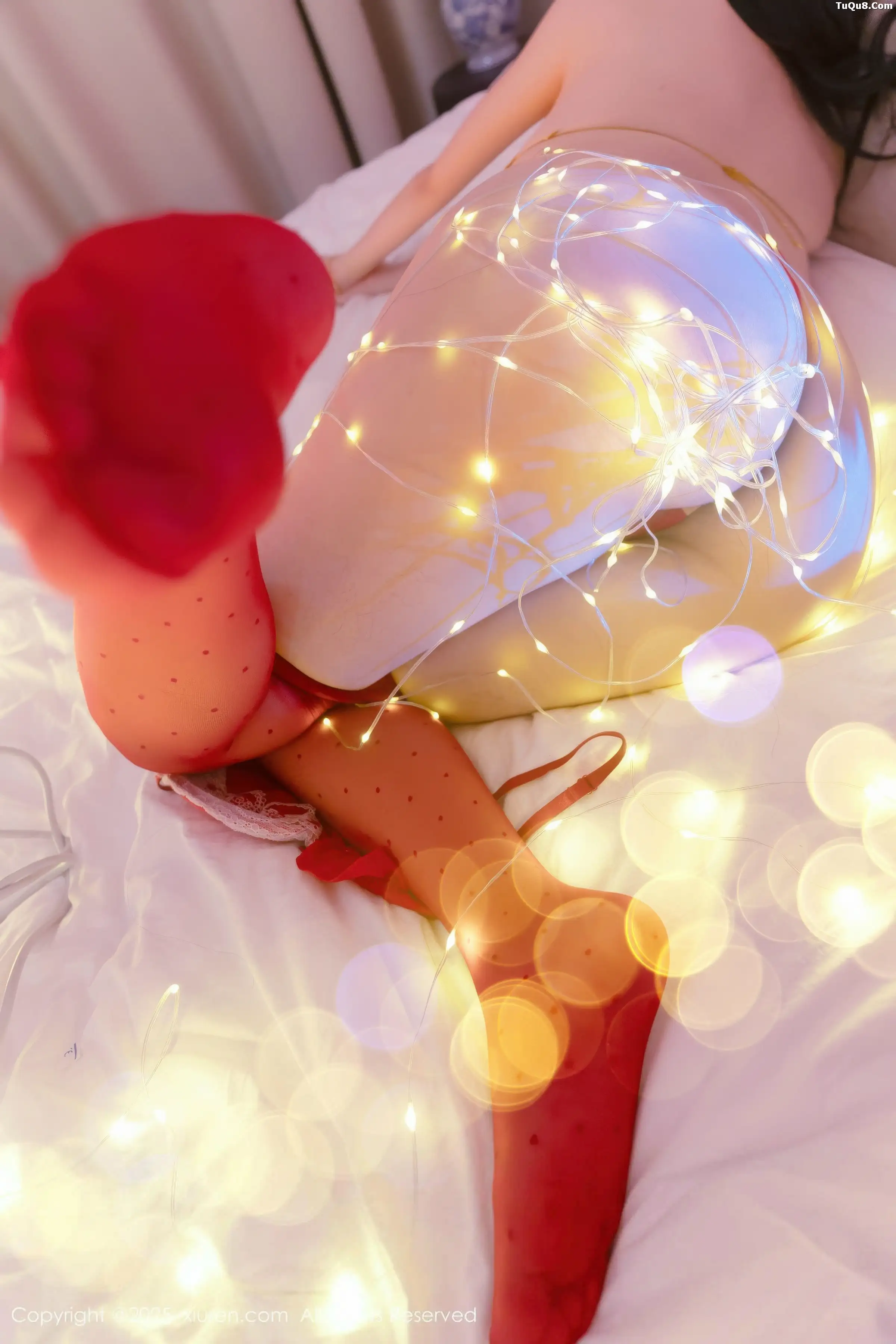 2kmn.vip_[XiuRen秀人网]No.11154_模特汐汐爱吃草莓性感红色情趣内衣配红丝吊袜秀惹火身材诱惑写真78P