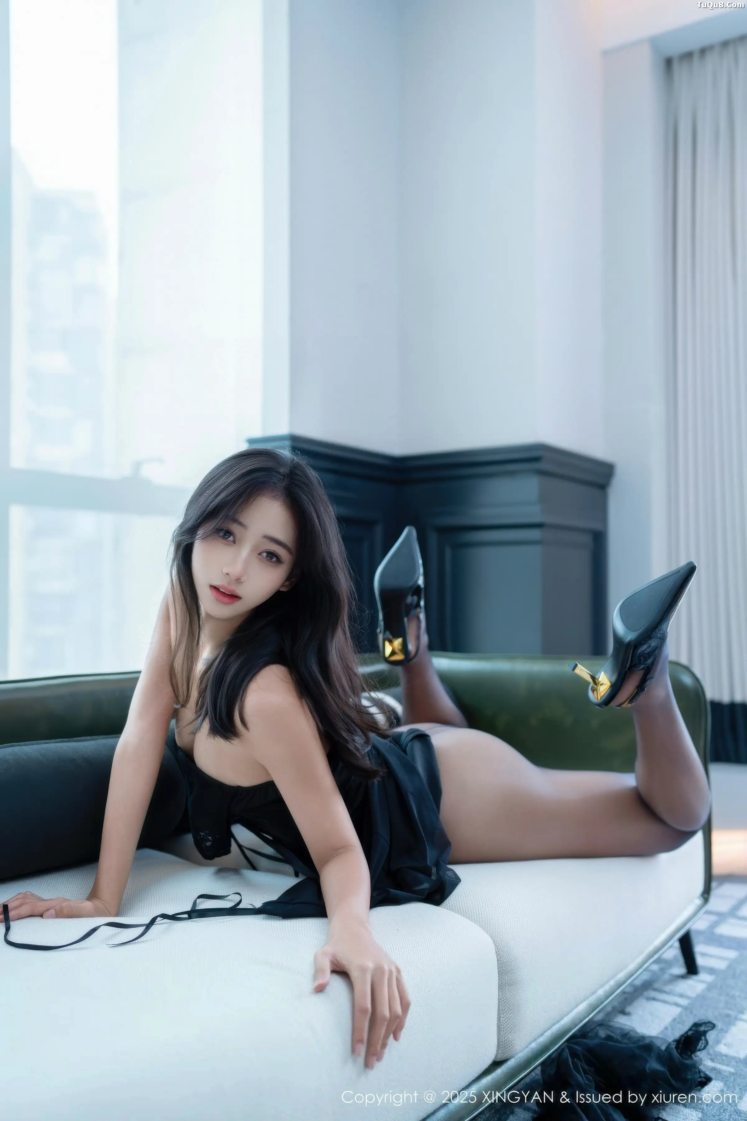 2kmn.vip_[XINGYAN星颜社]VOL.451_模特时安安性感黑色连衣裙配超薄无内黑丝秀柔美身姿诱惑写真76P