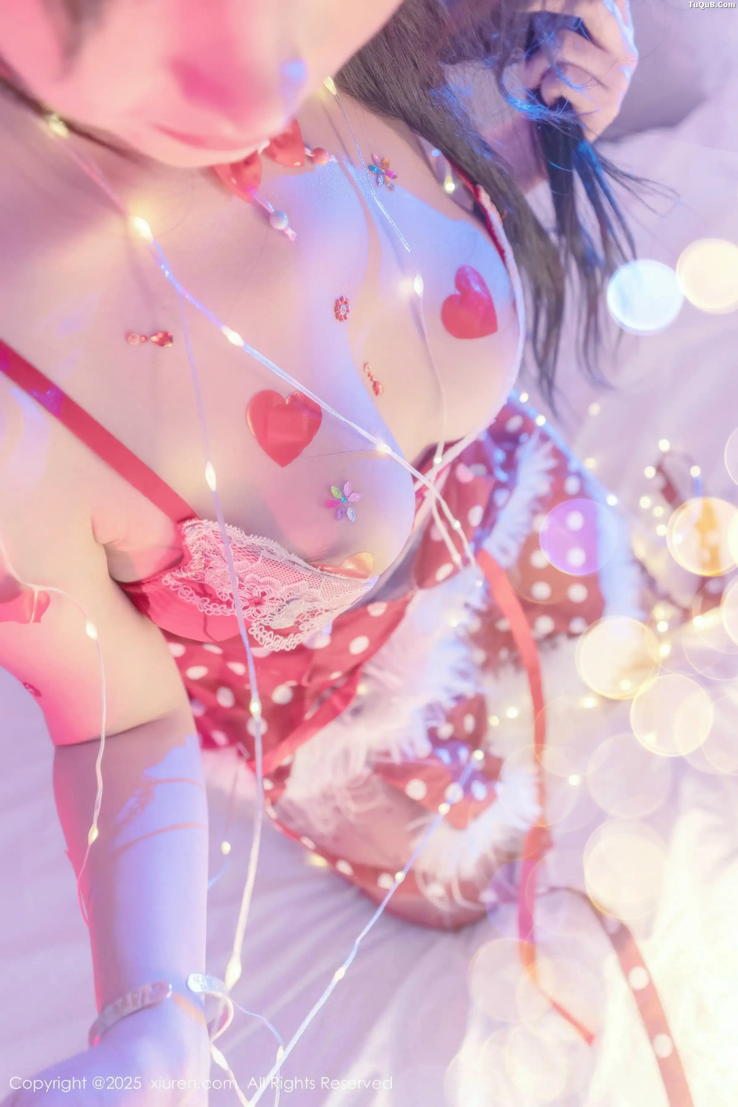 2kmn.vip_[XiuRen秀人网]No.11154_模特汐汐爱吃草莓性感红色情趣内衣配红丝吊袜秀惹火身材诱惑写真78P