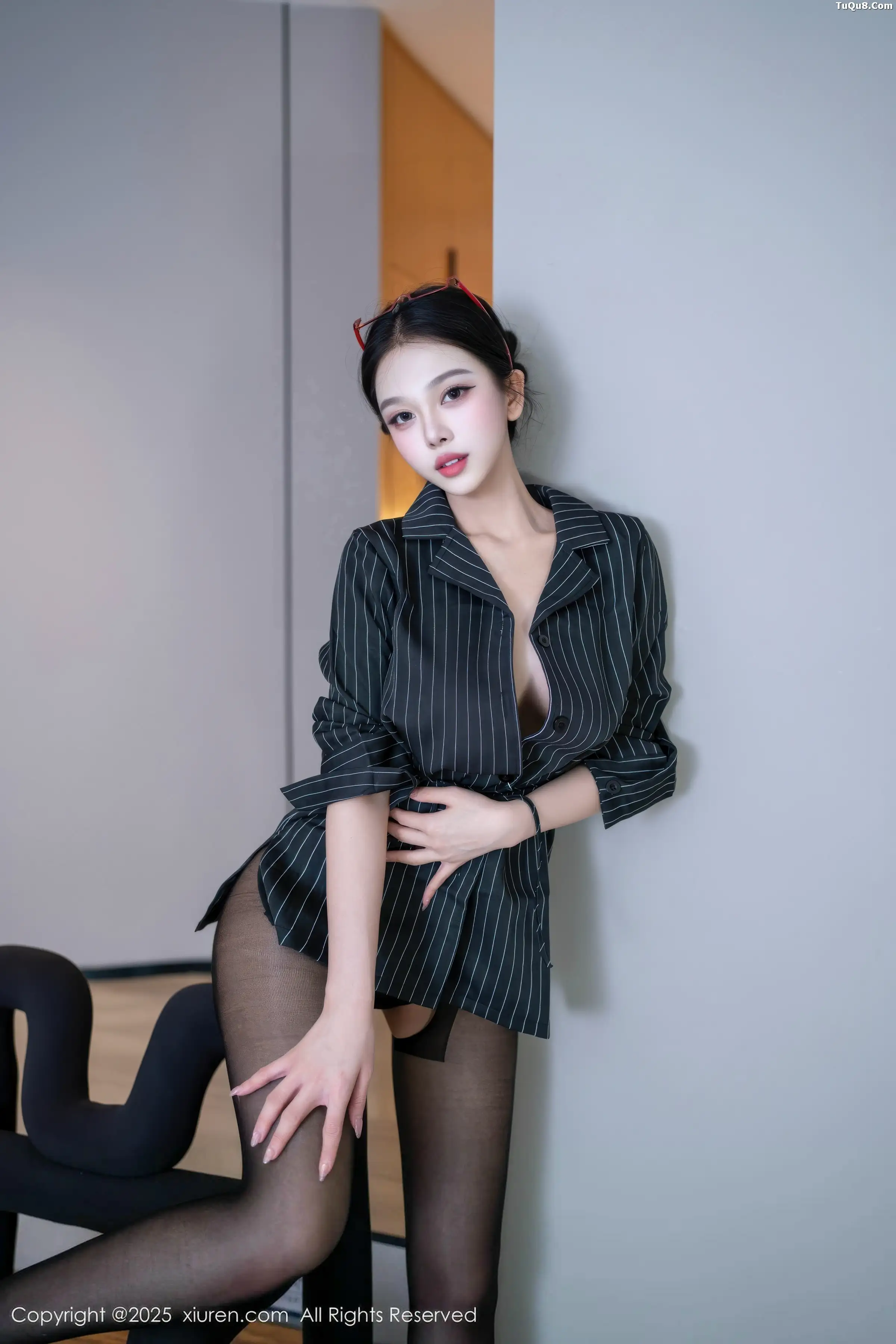 2kmn.vip_[XiuRen秀人网]No.11160_新人模特诺诺子性感黑色衬衫配开档黑丝秀曼妙身姿撩人诱惑写真76P