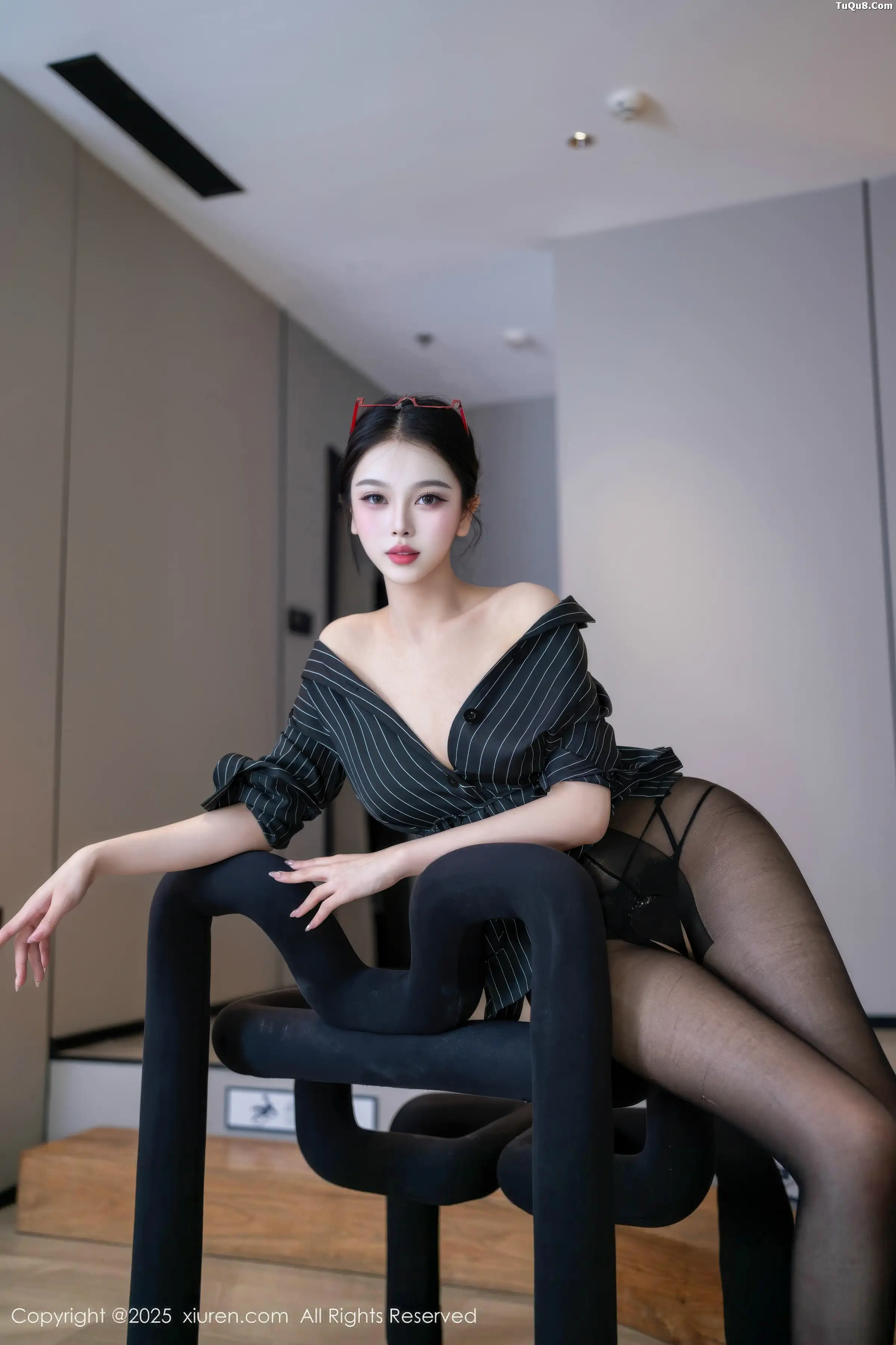 2kmn.vip_[XiuRen秀人网]No.11160_新人模特诺诺子性感黑色衬衫配开档黑丝秀曼妙身姿撩人诱惑写真76P