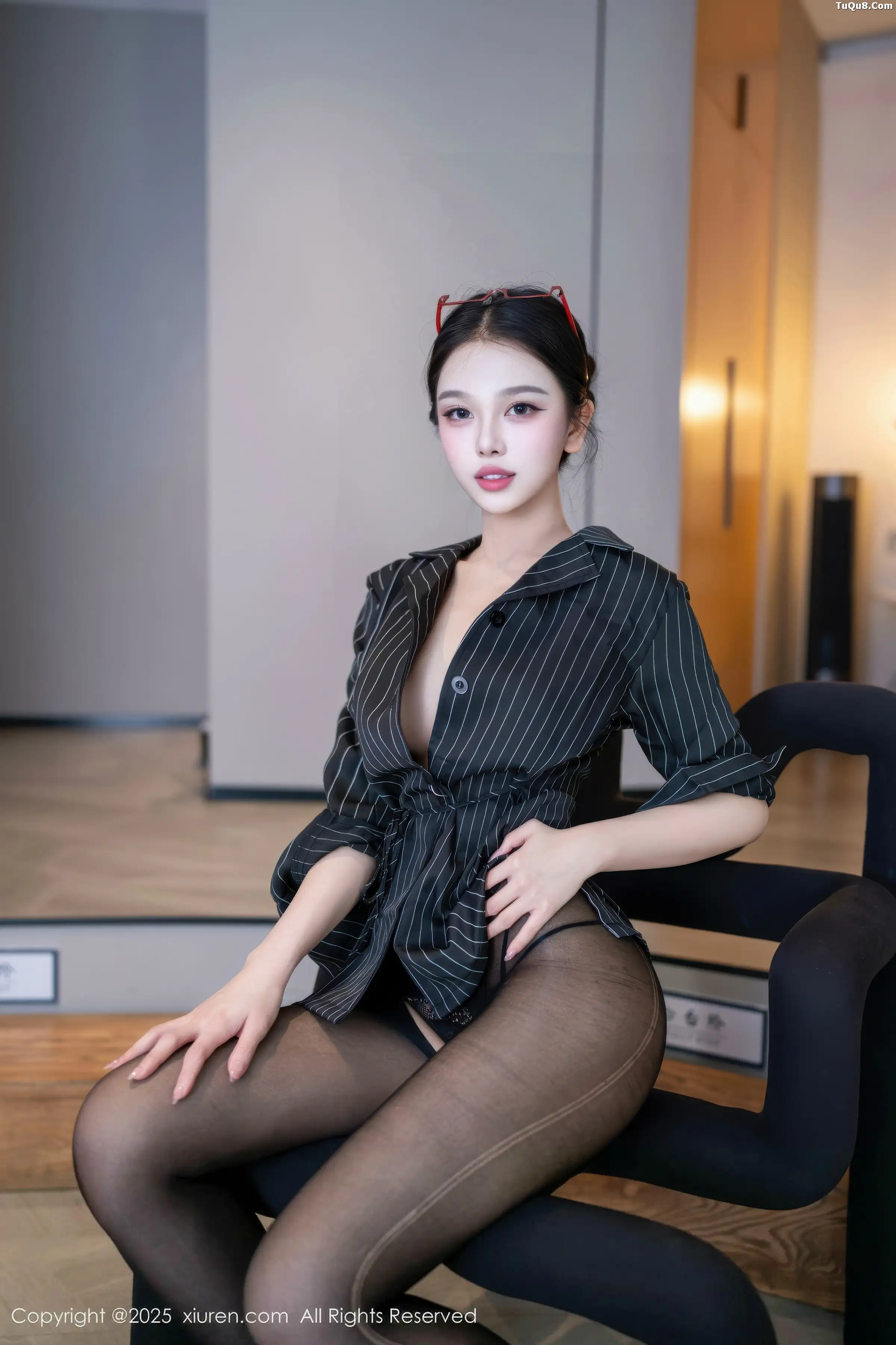 2kmn.vip_[XiuRen秀人网]No.11160_新人模特诺诺子性感黑色衬衫配开档黑丝秀曼妙身姿撩人诱惑写真76P