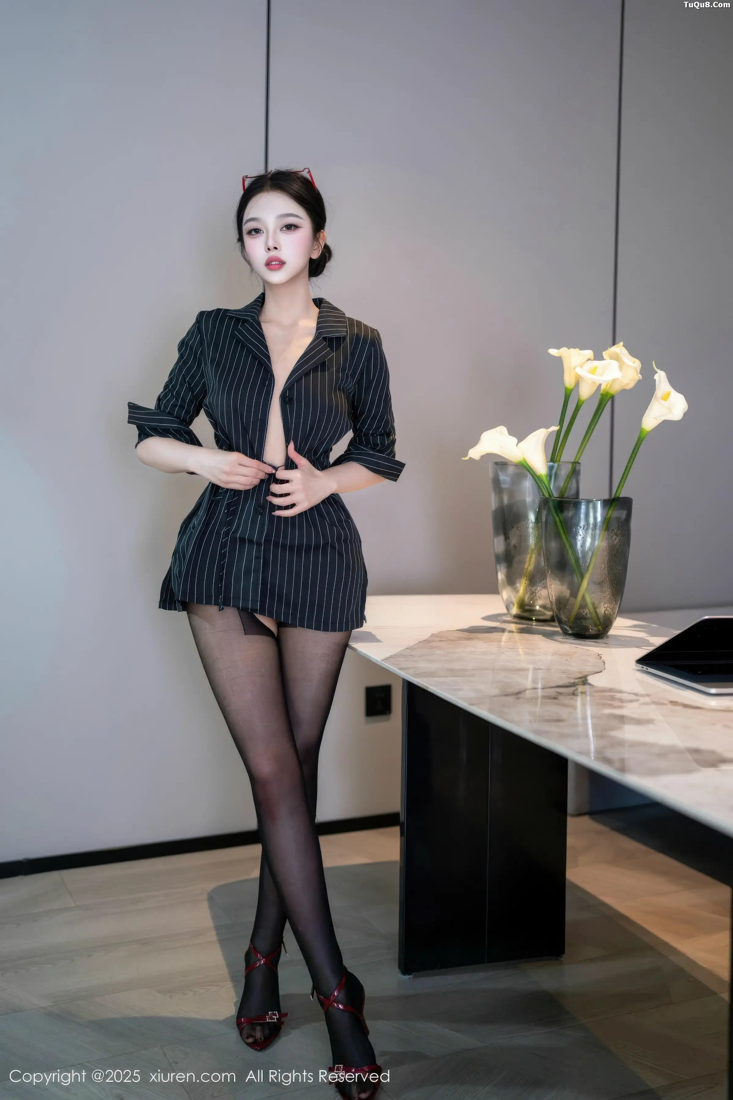 2kmn.vip_[XiuRen秀人网]No.11160_新人模特诺诺子性感黑色衬衫配开档黑丝秀曼妙身姿撩人诱惑写真76P