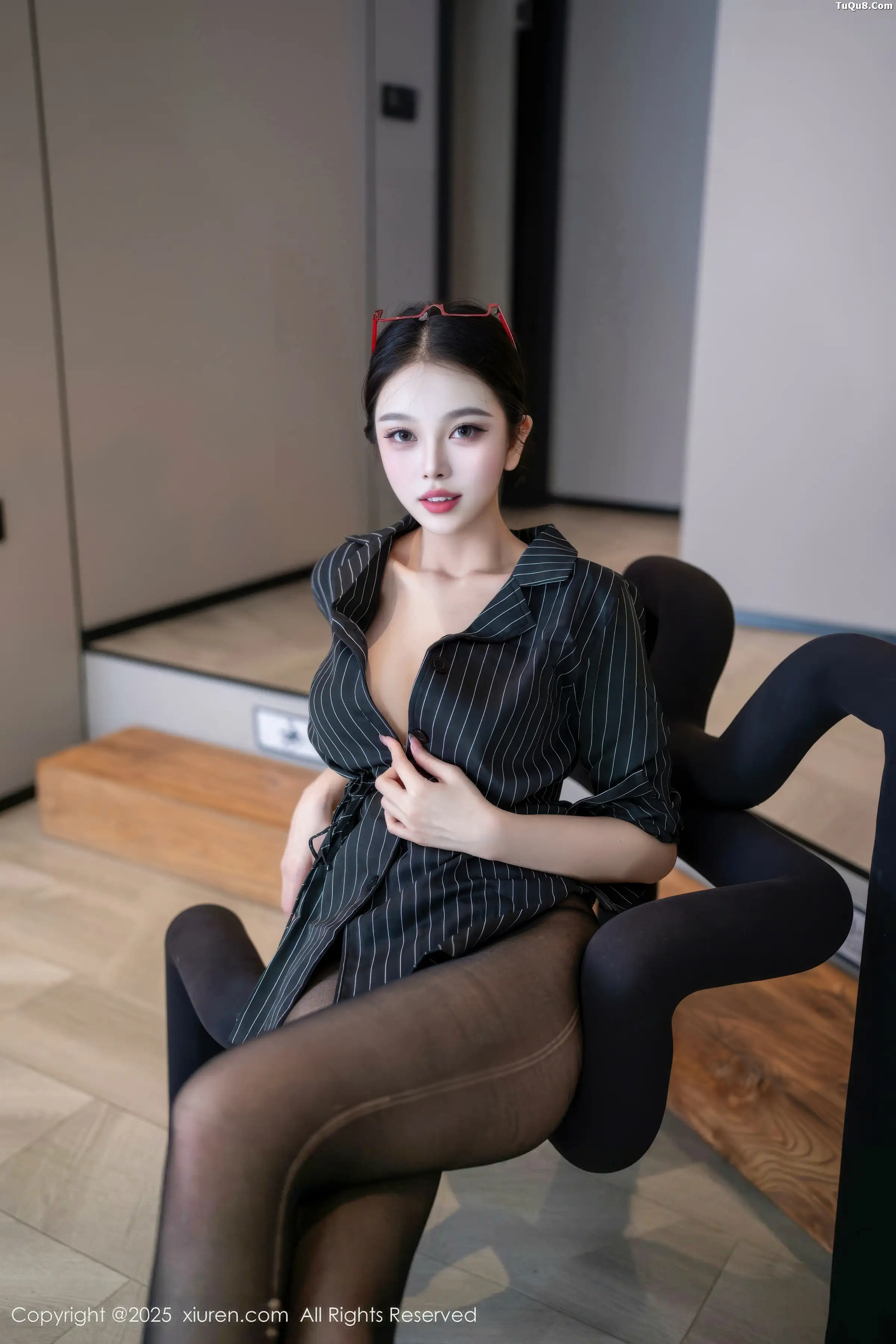 2kmn.vip_[XiuRen秀人网]No.11160_新人模特诺诺子性感黑色衬衫配开档黑丝秀曼妙身姿撩人诱惑写真76P