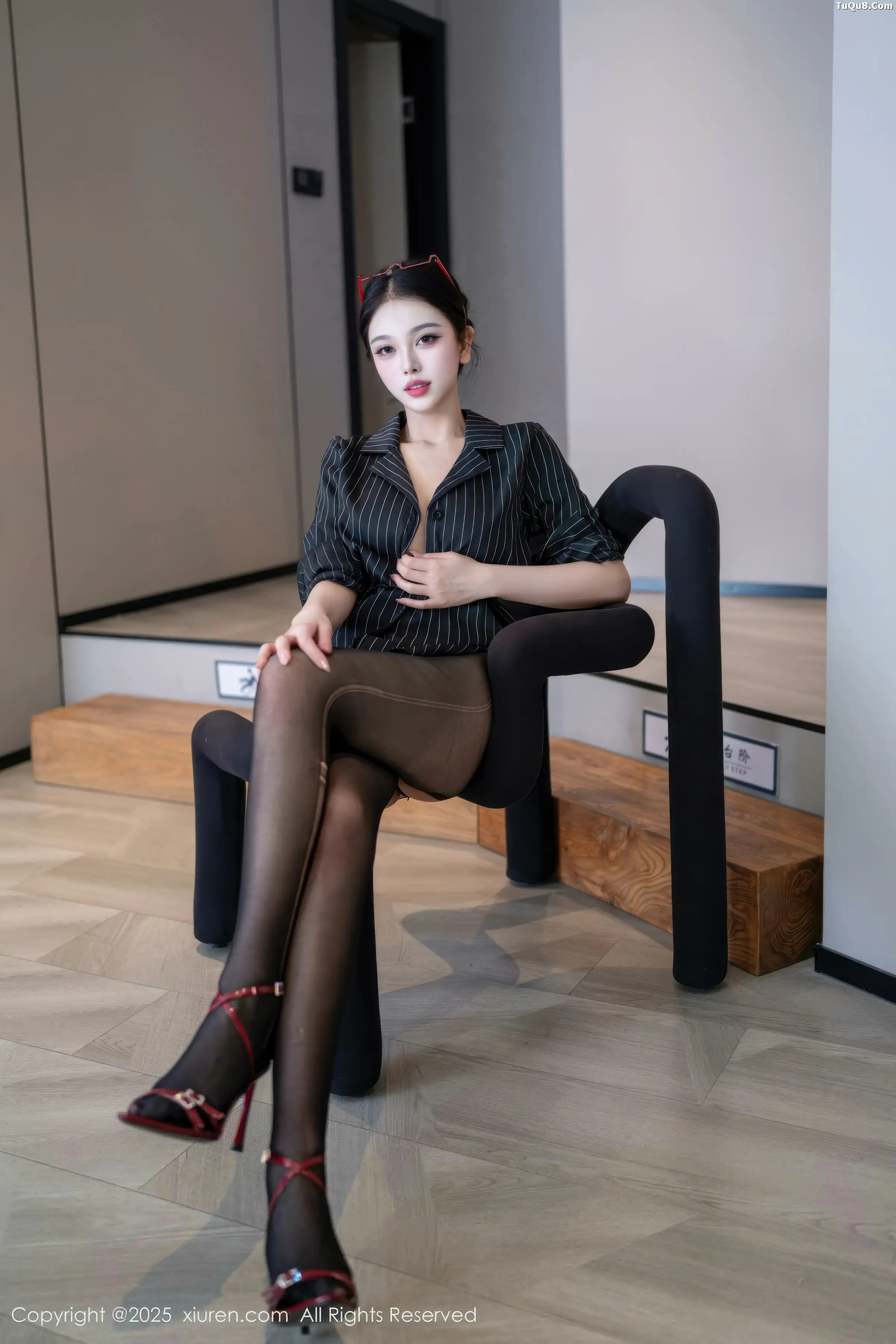 2kmn.vip_[XiuRen秀人网]No.11160_新人模特诺诺子性感黑色衬衫配开档黑丝秀曼妙身姿撩人诱惑写真76P